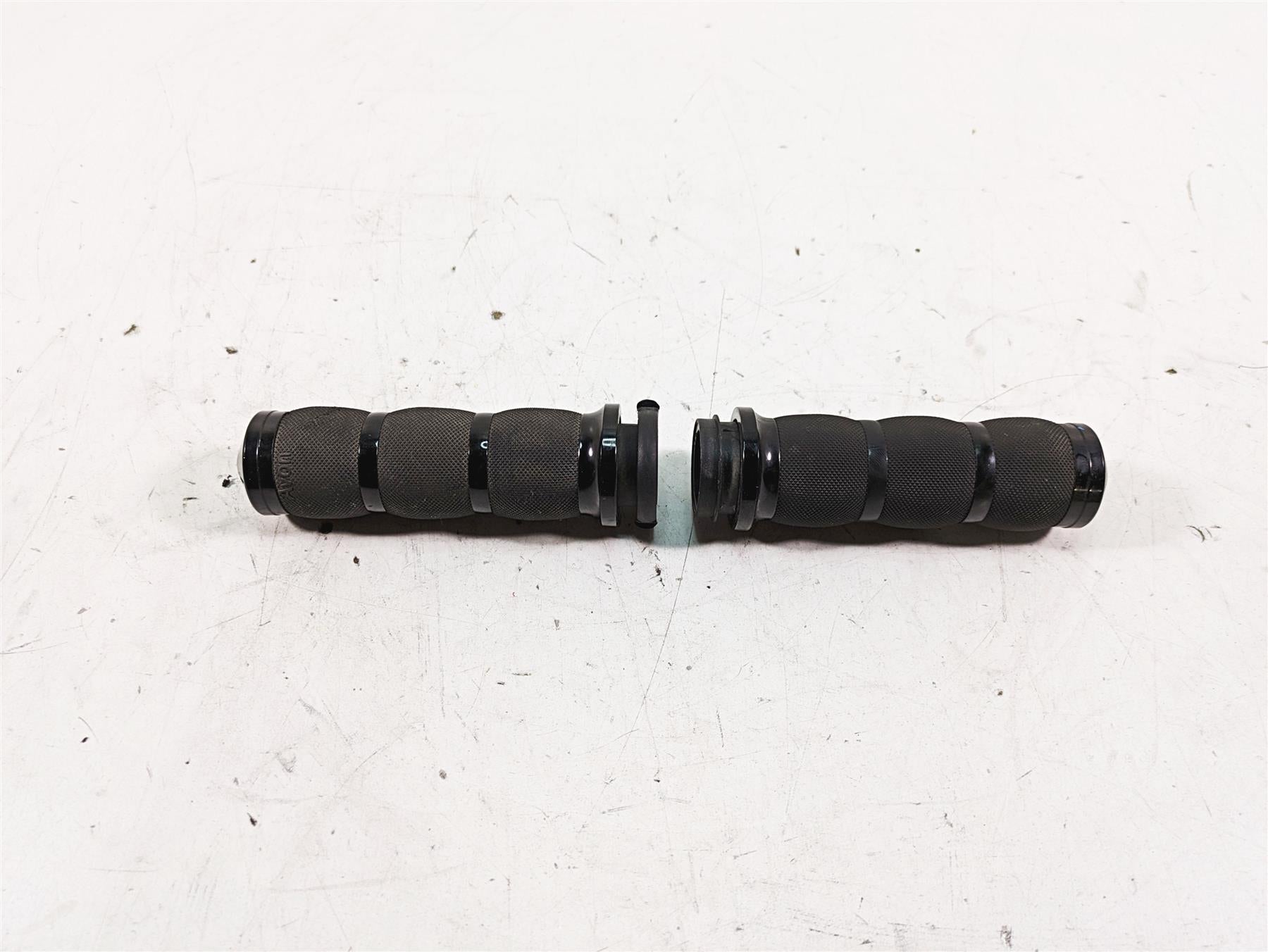 2013 Harley Touring FLHX Street Glide Avon Air Cushion Grip Set AIR-90-ANO-FLY {{ shop.shopifyCountryName }} - Mototech271