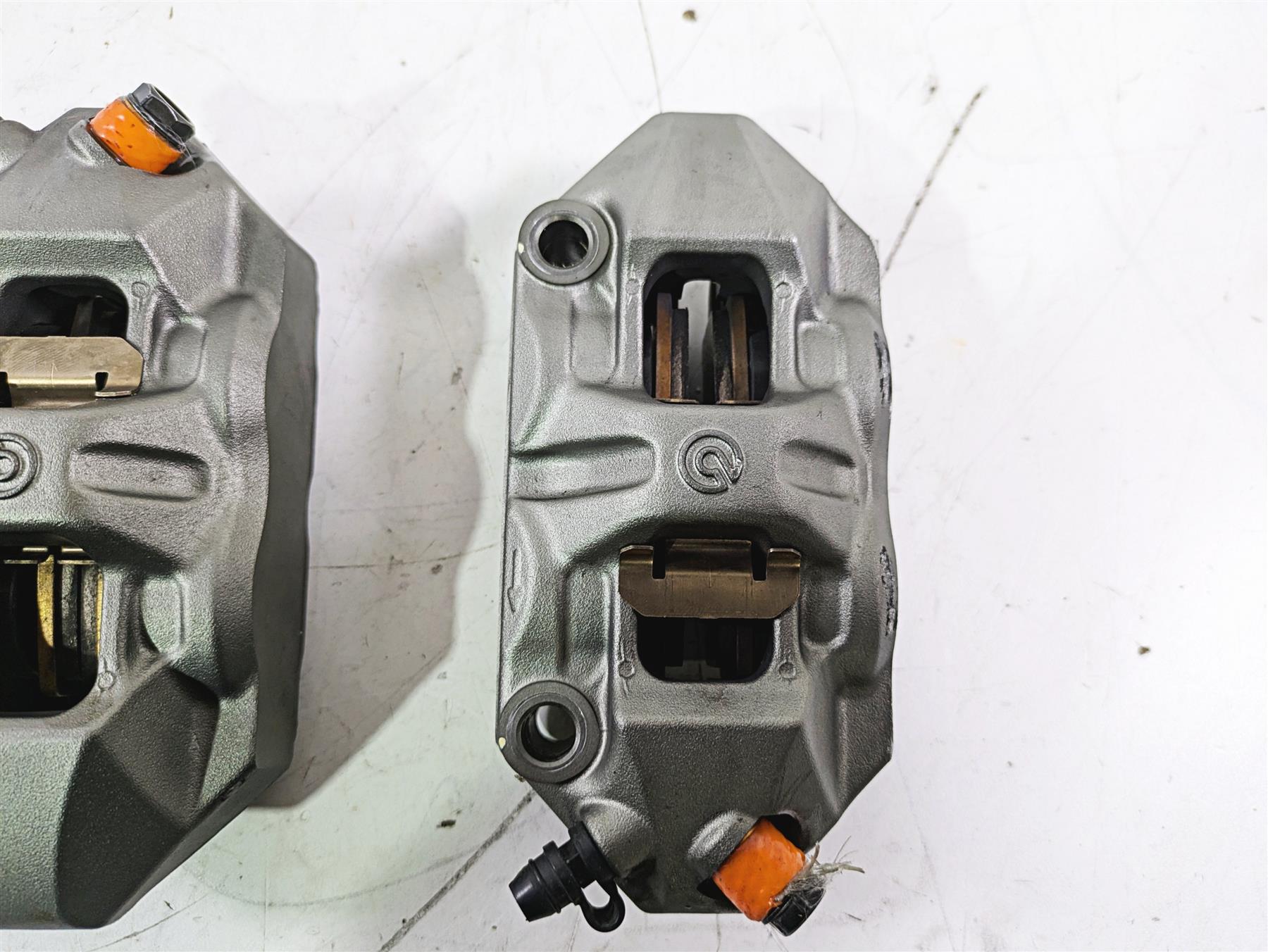 2022 MV Agusta F3 800 Rosso Front Brake Calipers Brembo 100mm 8000B1541 {{ shop.shopifyCountryName }} - Mototech271