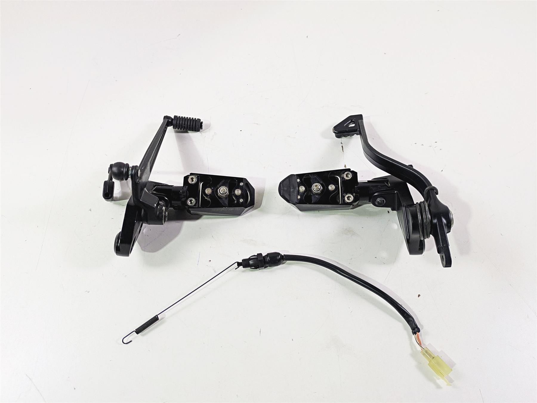 2020 Suzuki V-Strom 1050 XT Front Footpeg Brake Shift Lever Set 43521-06G01-YAP {{ shop.shopifyCountryName }} - Mototech271