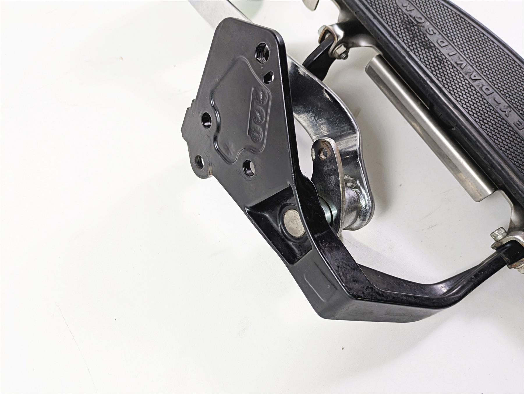 2017 Harley Softail Heritage Classic FLSTC Right Front Floorboard & Set 42431-11 {{ shop.shopifyCountryName }} - Mototech271