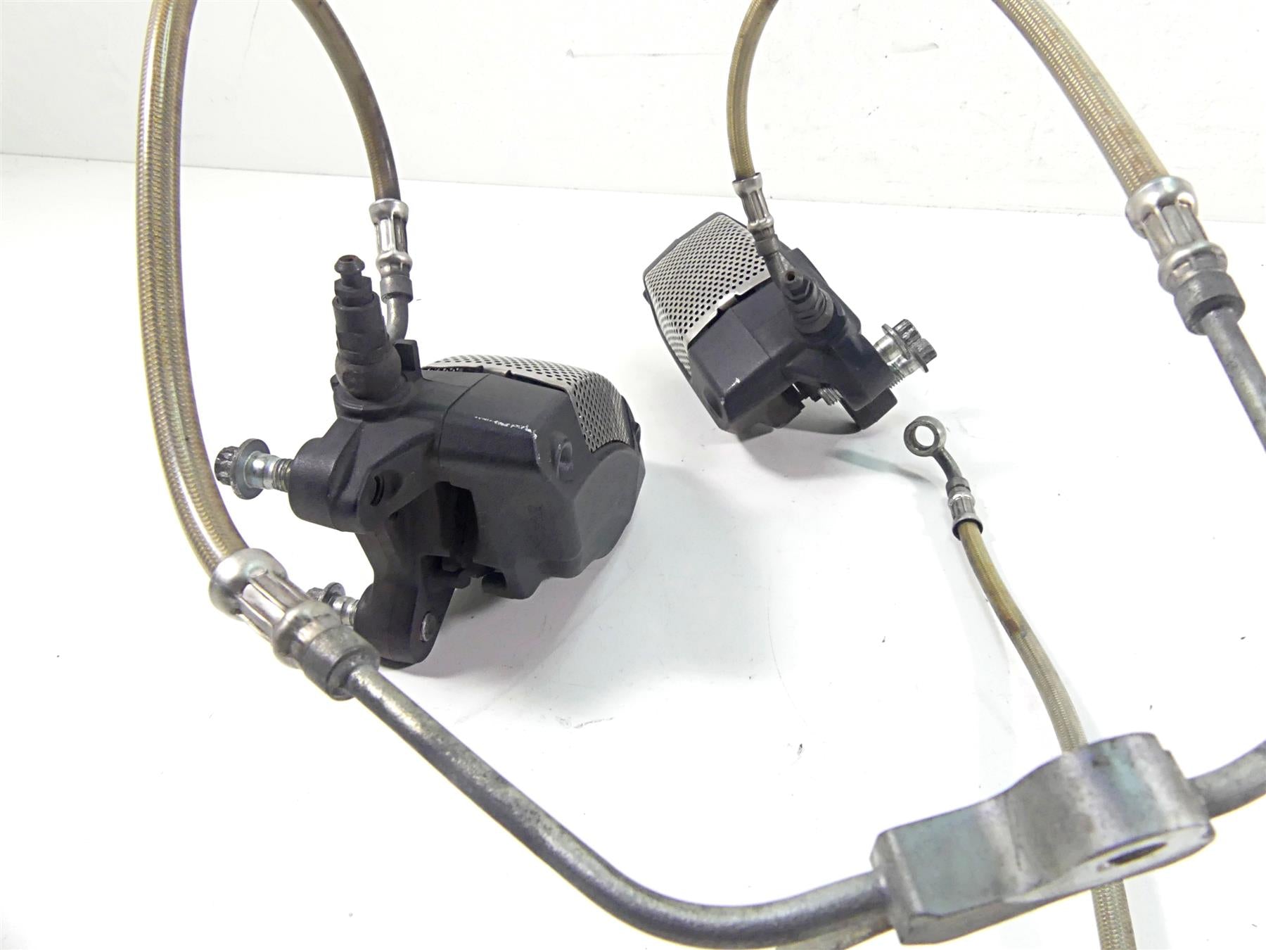 2013 Harley VRSCF Muscle Vrod Front Brake Caliper Set + Lines 44731-08 44732-08 {{ shop.shopifyCountryName }} - Mototech271