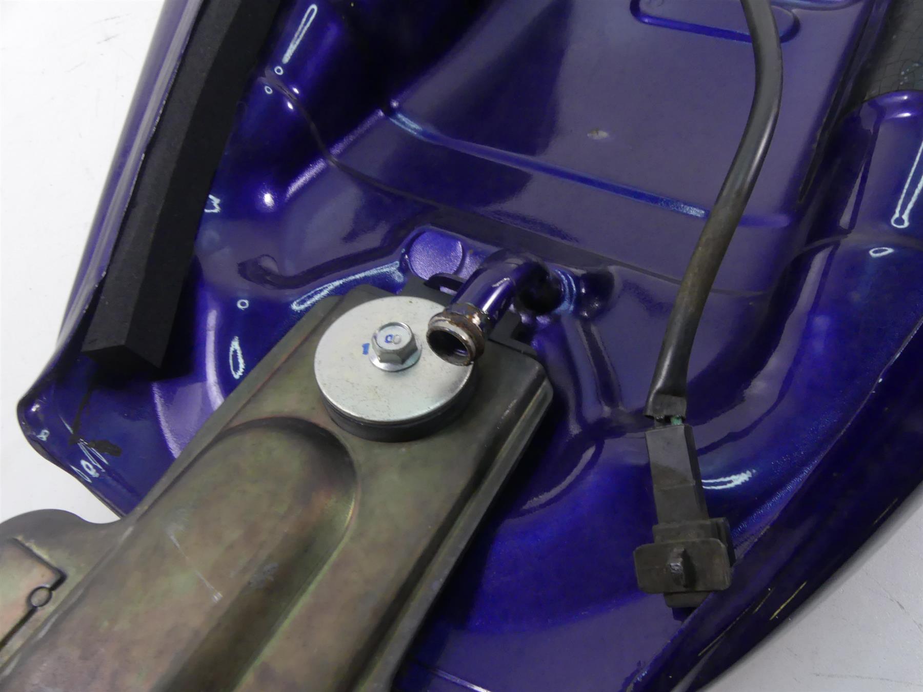 2007 Yamaha XVS1300 V-Star Fuel Gas Petrol Tank -Dent 3D8-YK241-00- {{ shop.shopifyCountryName }} - Mototech271