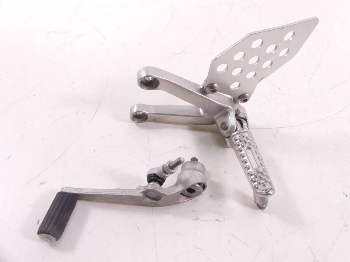 2012 Honda CBR600RR Front Rider Left Right Footpeg Rest Set 50700-MFJ-D00 {{ shop.shopifyCountryName }} - Mototech271