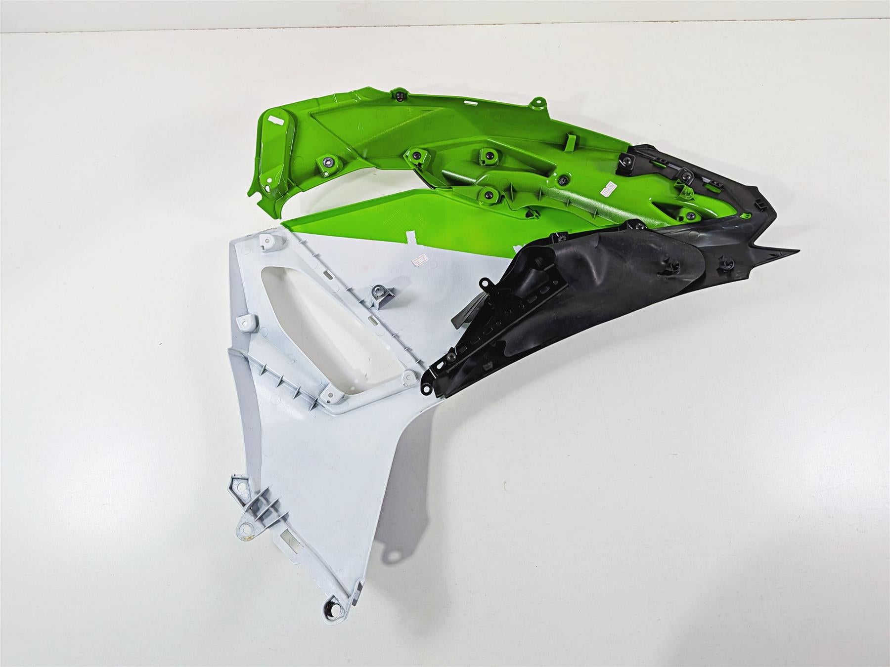 2024 Kawasaki EX500 Ninja 40th An. Left Side Main Cover Fairing 55061-5200 {{ shop.shopifyCountryName }} - Mototech271