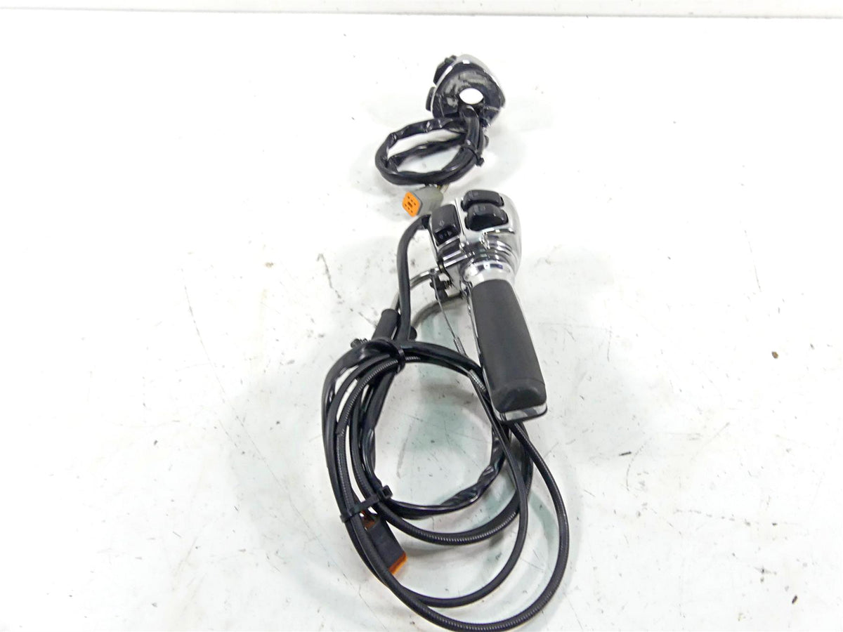 2006 Harley Softail FXSTSI Springer Chrome R+L Hand Control Switches 71685-06A {{ shop.shopifyCountryName }} - Mototech271