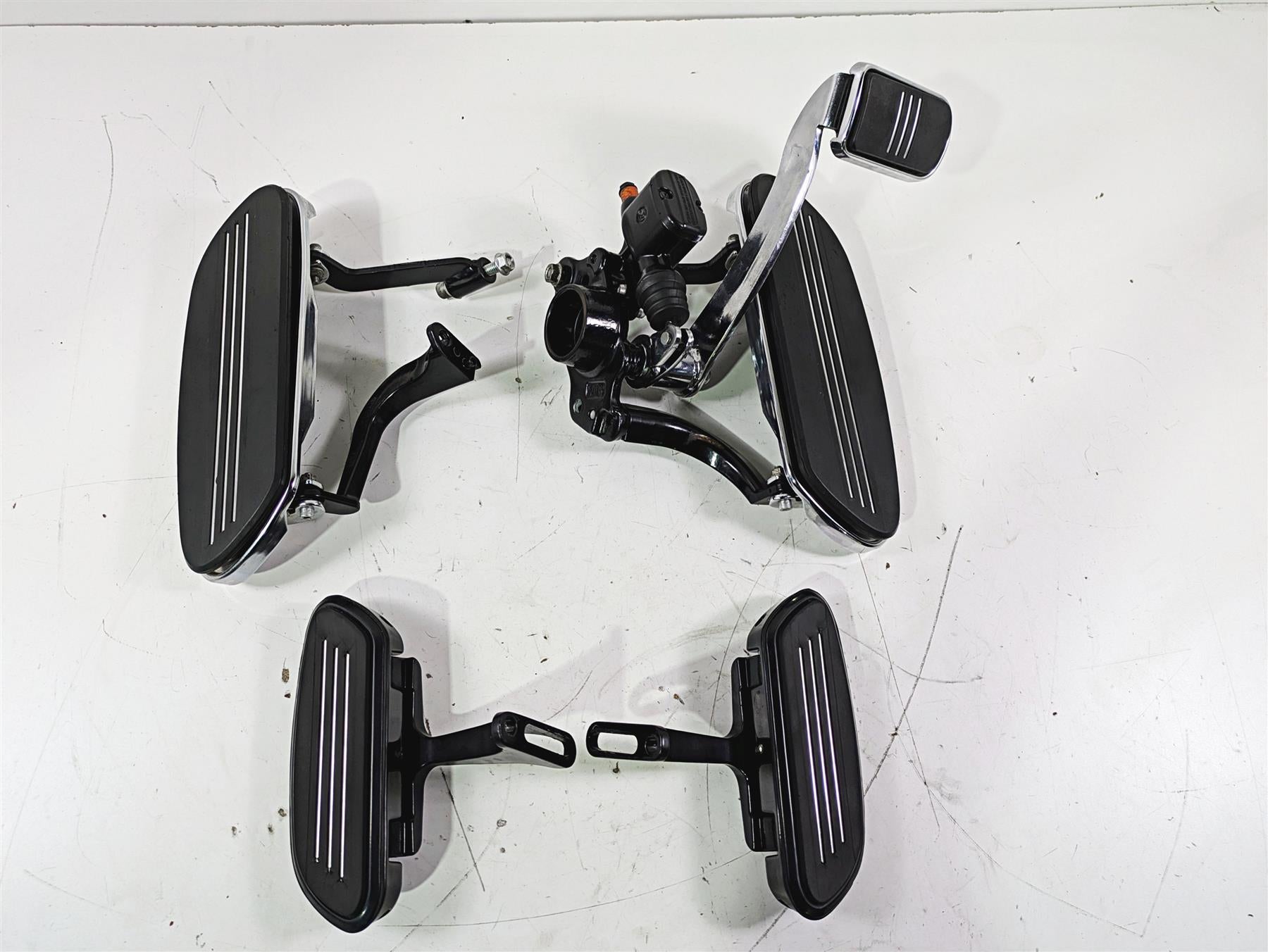 2016 Harley Touring FLTRX Road Glide Complete Front Rear Floorboard Set 50683-04 {{ shop.shopifyCountryName }} - Mototech271