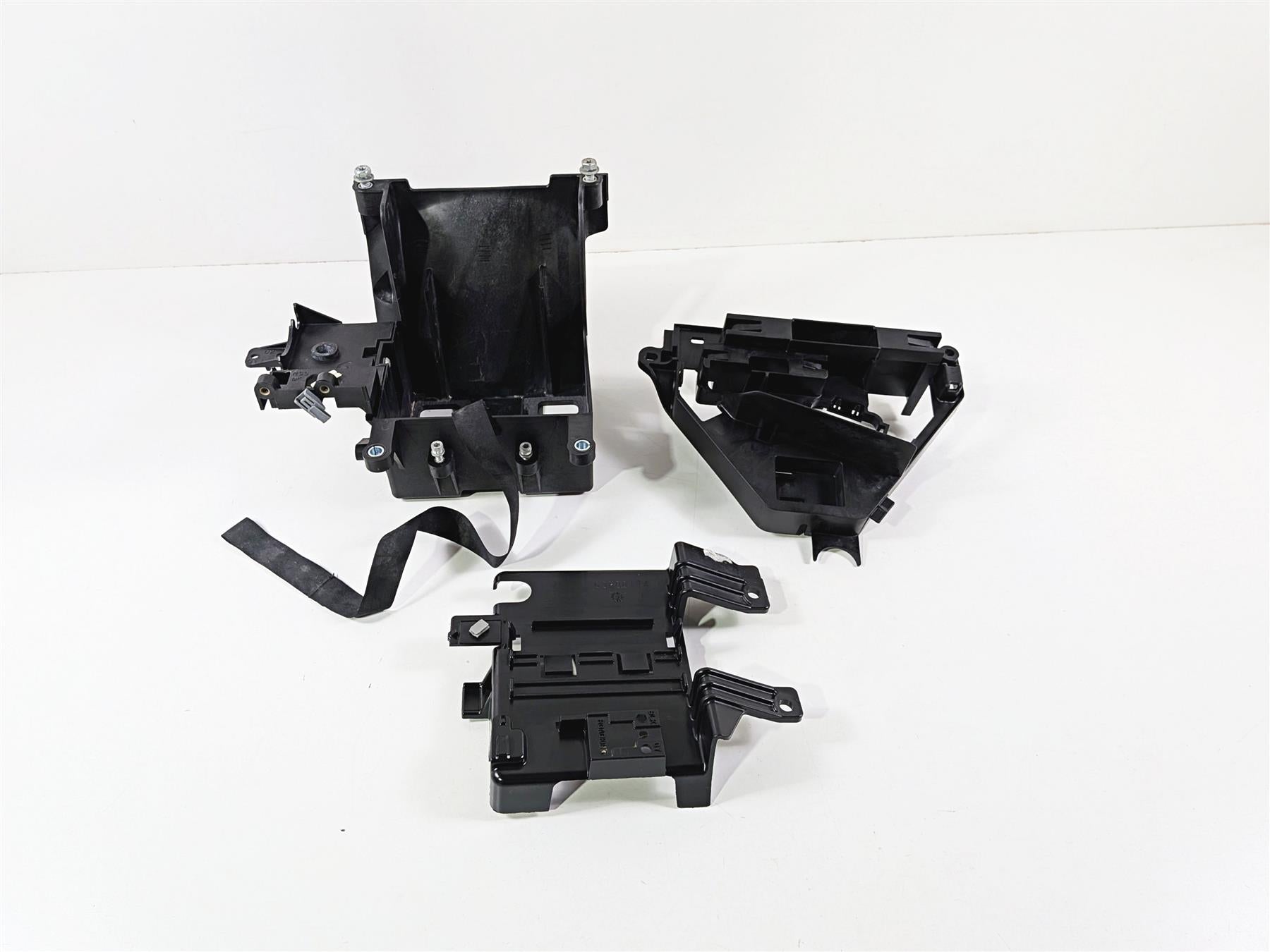 2018 Harley Touring FLHTCU Electra Glide Battery Electrical Holder Set 66000010A-Mototech271