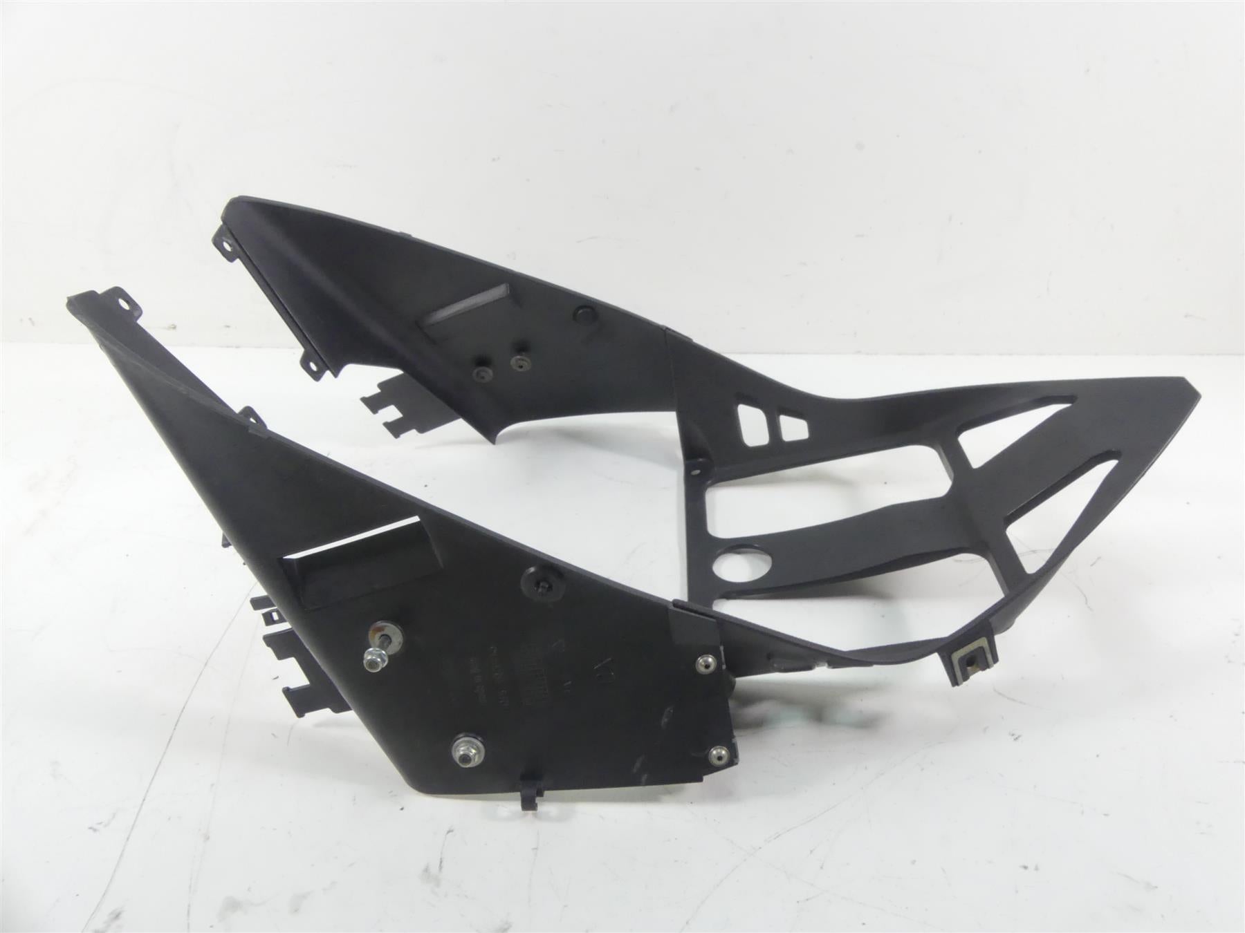2004 Aprilia RSV1000 R Mille Inner Fairing Oil Cooler Cover 106889 {{ shop.shopifyCountryName }} - Mototech271