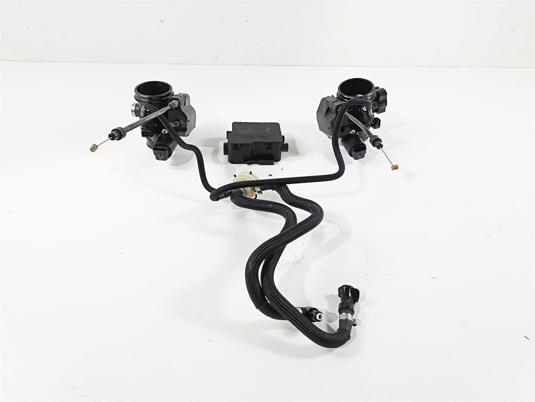 2018 BMW R nineT Urban GS K33 Throttle Body & Junction Set 13547705239 {{ shop.shopifyCountryName }} - Mototech271