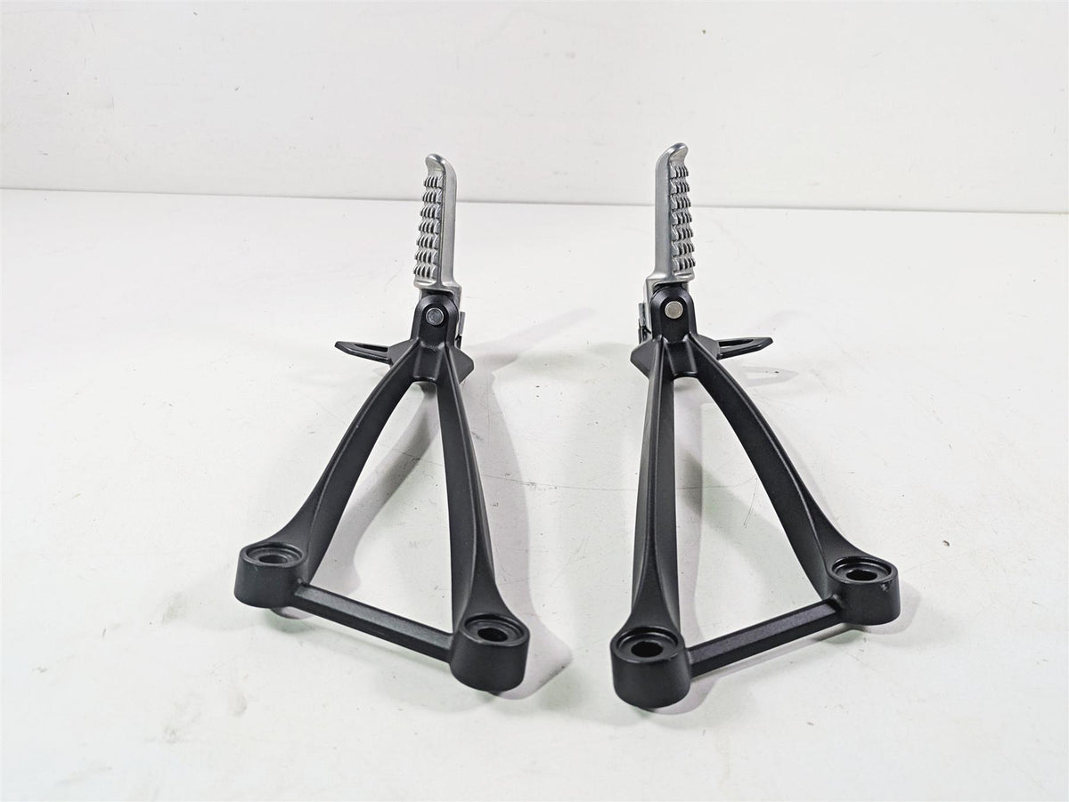 2024 Kawasaki ZX6R ZX636 Ninja Passenger Footpeg Foot Peg Set 35063-0444-18R {{ shop.shopifyCountryName }} - Mototech271