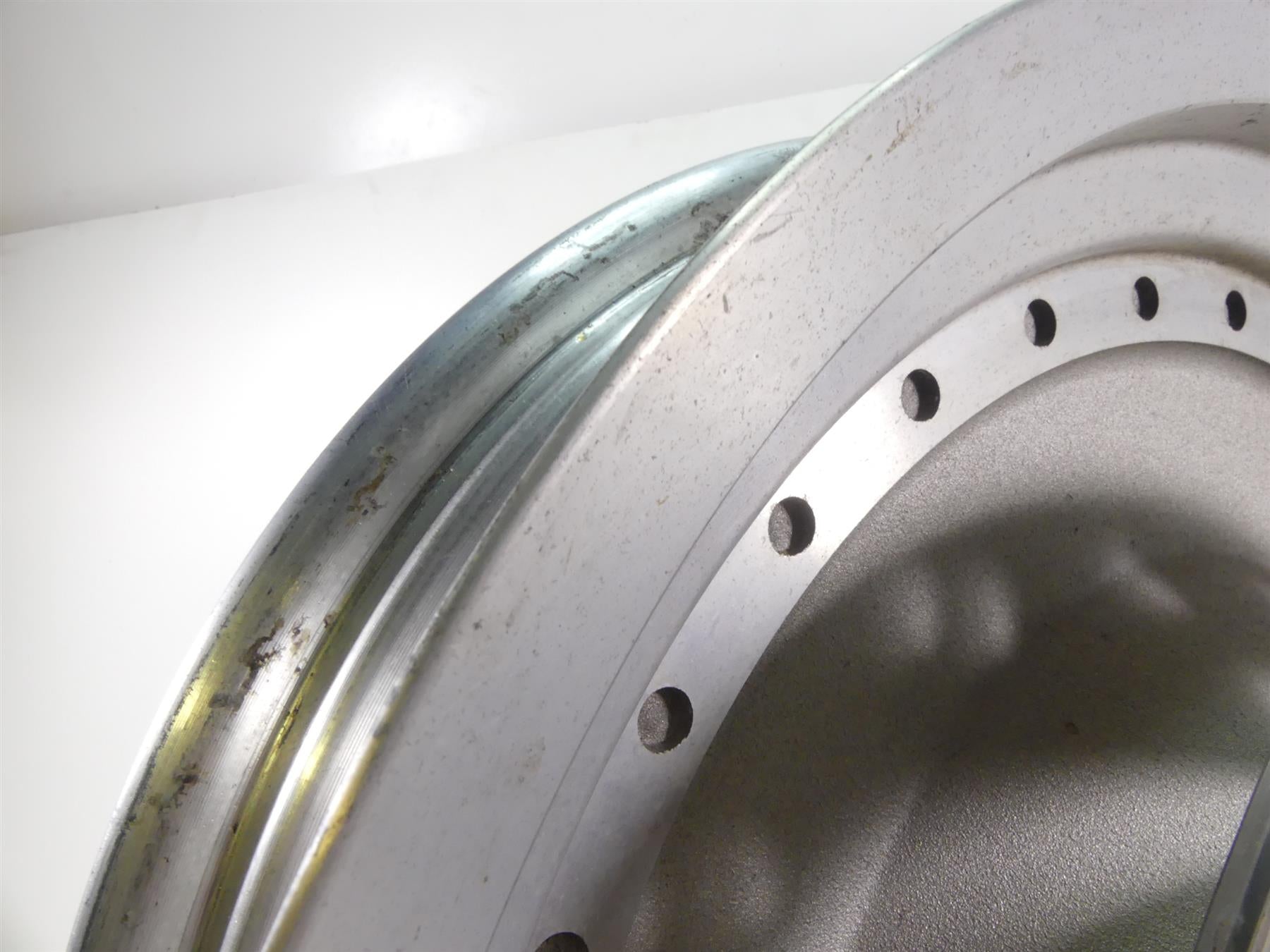 2004 Harley Softail FLSTFI Fat Boy Straight Front Wheel Rim Solid 16x3 41038-00 {{ shop.shopifyCountryName }} - Mototech271
