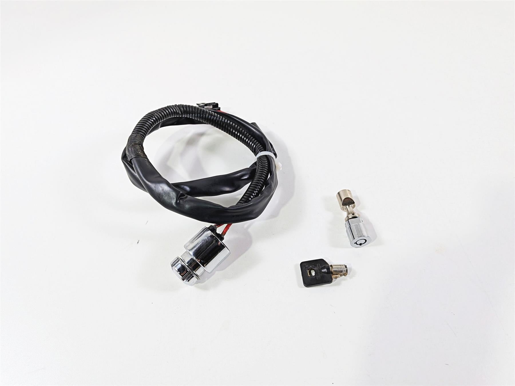 2009 Harley FXCWC Softail Rocker Ignition Switch Key Lock Set - Read 71792-08 {{ shop.shopifyCountryName }} - Mototech271