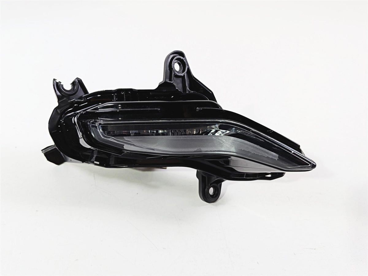 2025 Yamaha YZF R7 Right Pilot Headlight Running Lamp BEB-84302-00-00 {{ shop.shopifyCountryName }} - Mototech271