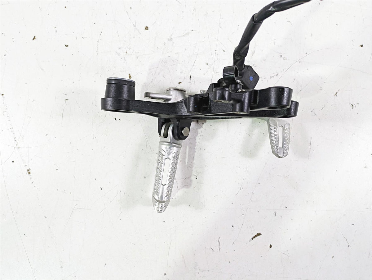 2023 Triumph Street Triple 765 RS Right Rider Footpeg & Brake Pedal T2082484 {{ shop.shopifyCountryName }} - Mototech271
