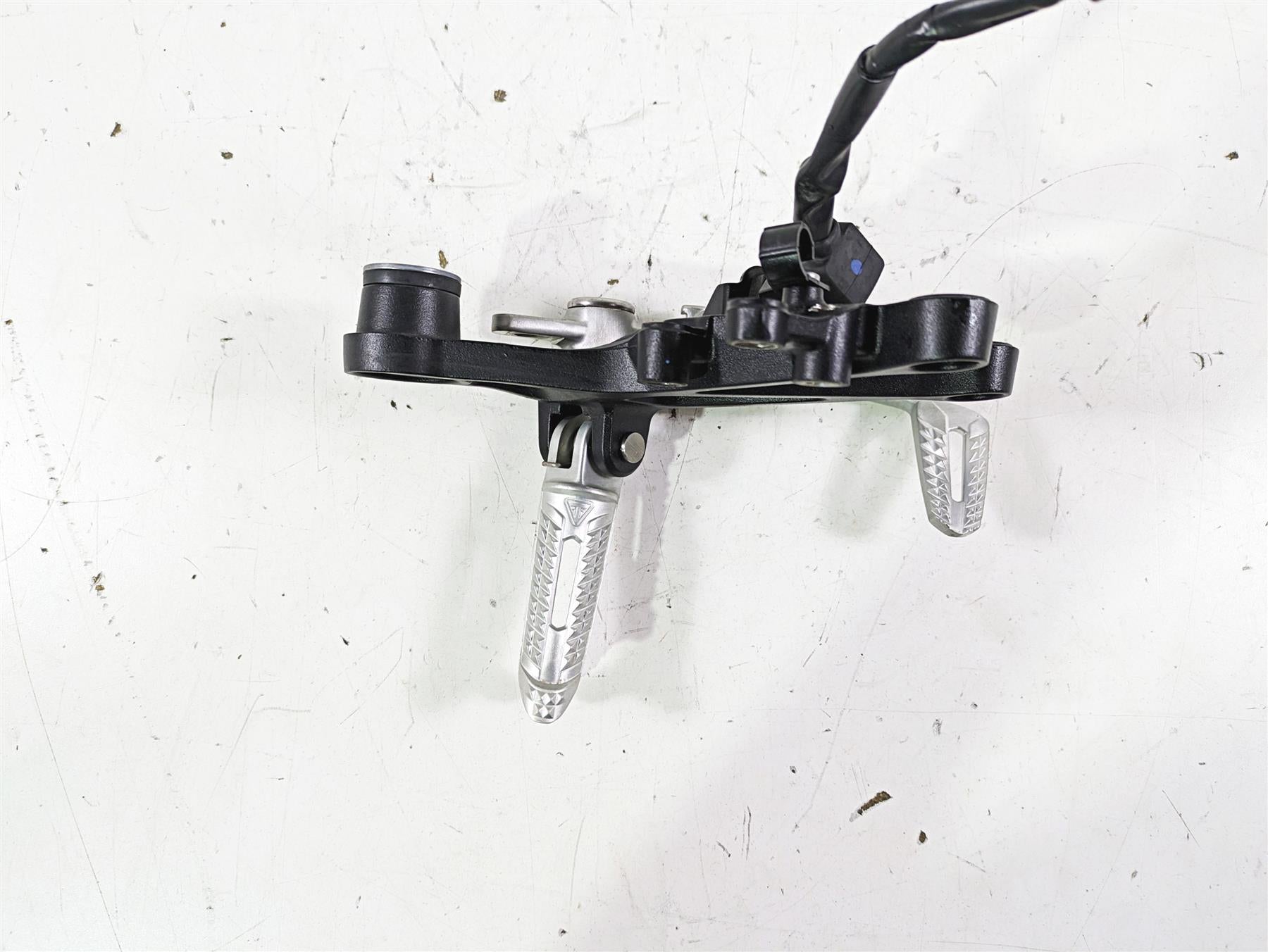 2023 Triumph Street Triple 765 RS Right Rider Footpeg & Brake Pedal T2082484 {{ shop.shopifyCountryName }} - Mototech271