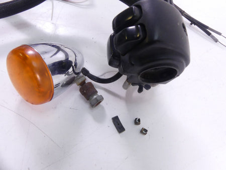 2007 Harley FXDWG Dyna Wide Glide Right Control Switch & Blinker 71684-06A {{ shop.shopifyCountryName }} - Mototech271