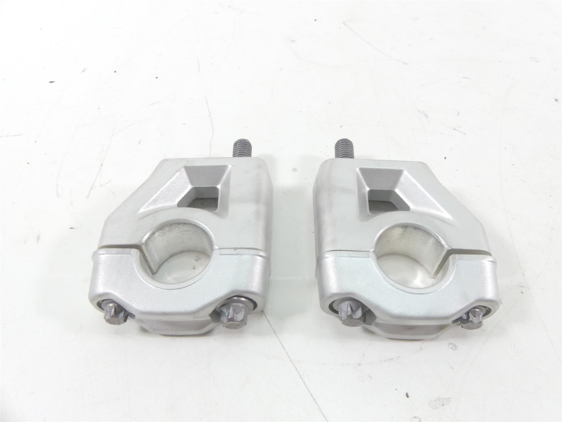 2009 BMW R1200GS K25 Left Right Handlebar Handle Bar Riser Set 28,5 31427718173 {{ shop.shopifyCountryName }} - Mototech271