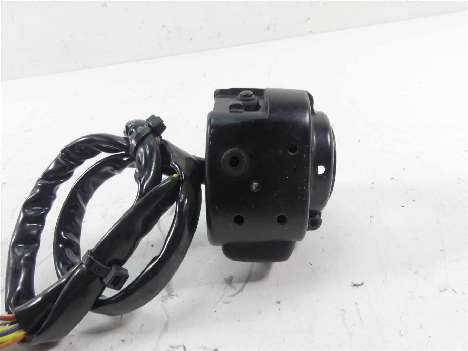 2012 Harley VRSCF Muscle Rod Left Hand Lights Control Switch - Read 71682-06A {{ shop.shopifyCountryName }} - Mototech271