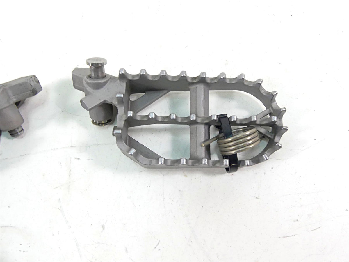2016 BMW R1200GS Adv K51 Rider Footpeg Foot Peg Set 46718529843 46718529844 {{ shop.shopifyCountryName }} - Mototech271