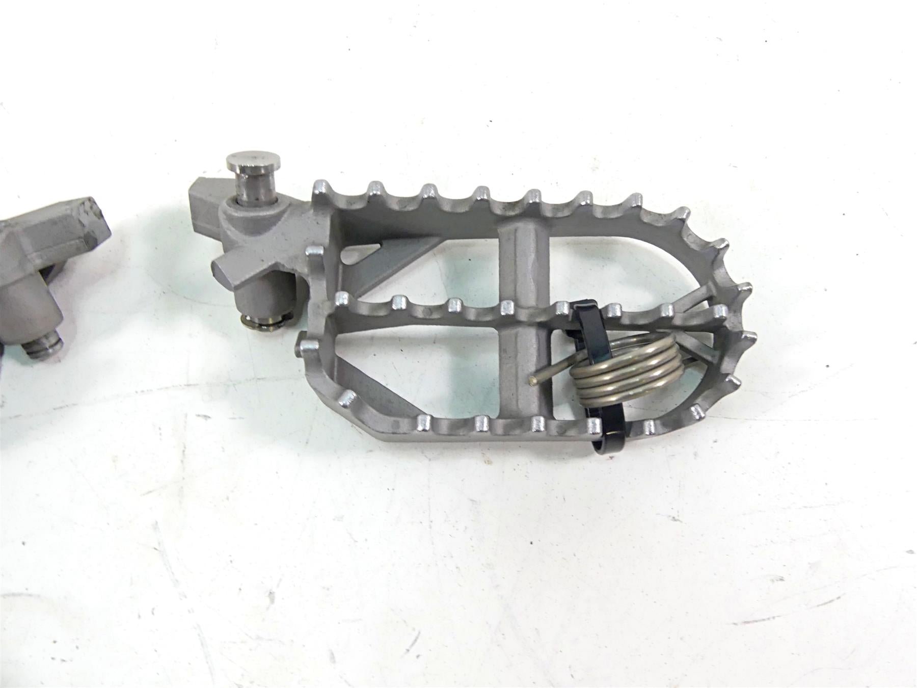 2016 BMW R1200GS Adv K51 Rider Footpeg Foot Peg Set 46718529843 46718529844 {{ shop.shopifyCountryName }} - Mototech271