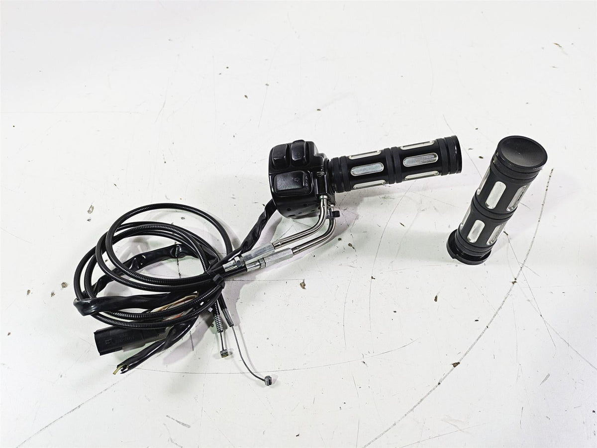 2012 Harley VRSCF Muscle V Rod Right Hand Control Switch - Read 71684-06A {{ shop.shopifyCountryName }} - Mototech271