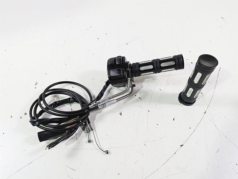 2012 Harley VRSCF Muscle V Rod Right Hand Control Switch - Read 71684-06A {{ shop.shopifyCountryName }} - Mototech271