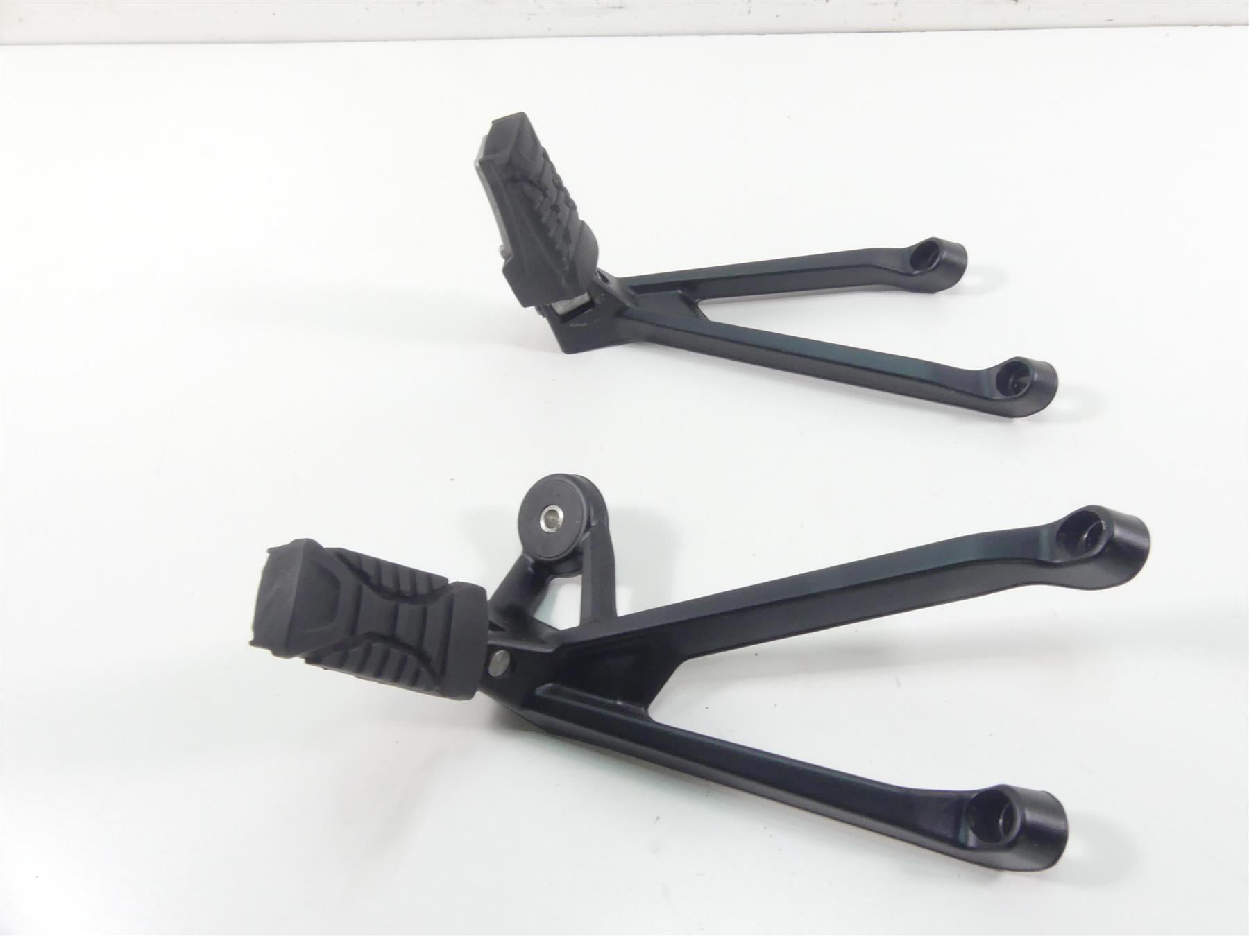 2016 BMW S1000XR K49 Rear Passenger Footpeg Set 46718553845 46718553846 {{ shop.shopifyCountryName }} - Mototech271