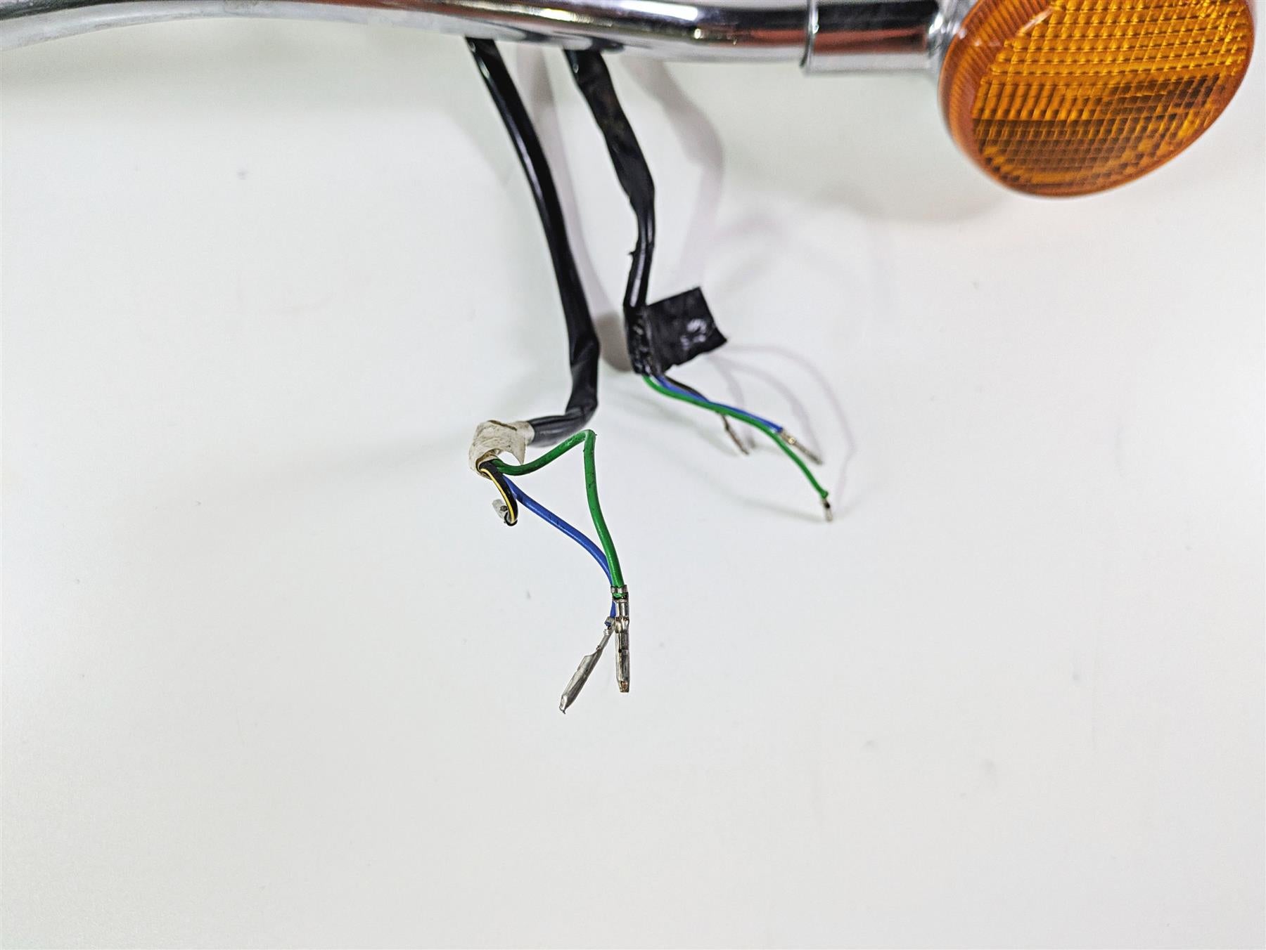 2008 Kawasaki VN1600 Vulcan Nomad Front Blinker & Mount Bracket Set 23051-0001 {{ shop.shopifyCountryName }} - Mototech271