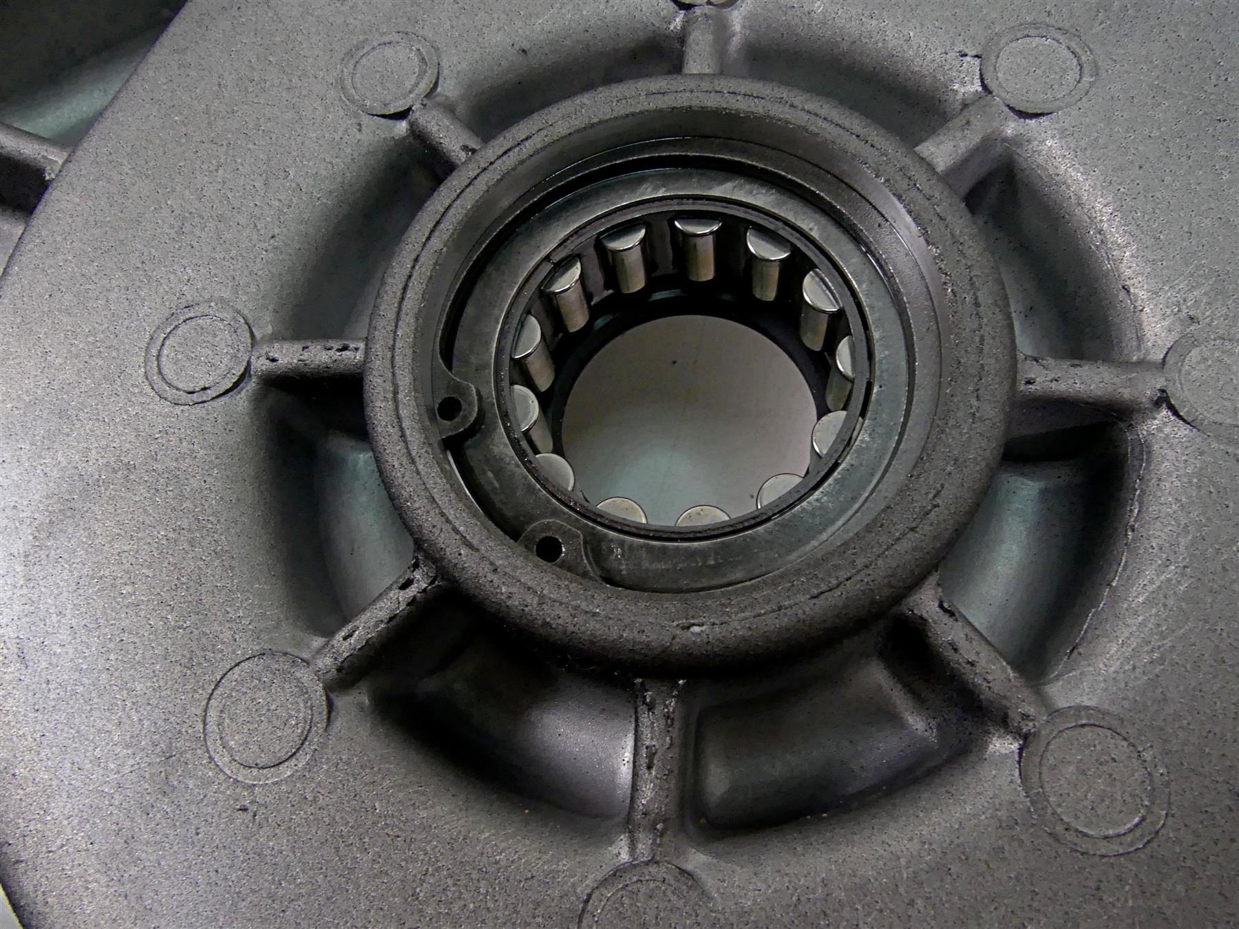 2004 Harley Touring FLHTCUI Electra Glide Inner Primary Clutch Cover 60677-01B {{ shop.shopifyCountryName }} - Mototech271