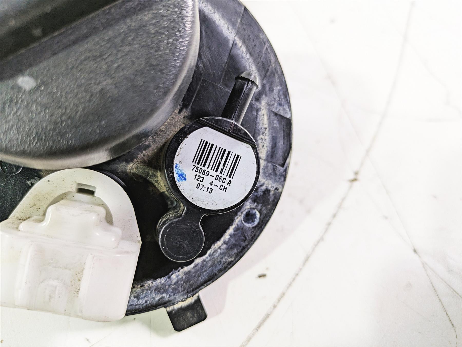 2016 Harley Touring FLTRX Road Glide Fuel Gas Petrol Pump 75069-08C 62908-08 {{ shop.shopifyCountryName }} - Mototech271