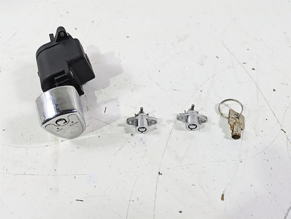 2007 Harley Touring FLHTCU SE CVO E-Glide Ignition Switch Key Lock Set 71572-06 {{ shop.shopifyCountryName }} - Mototech271