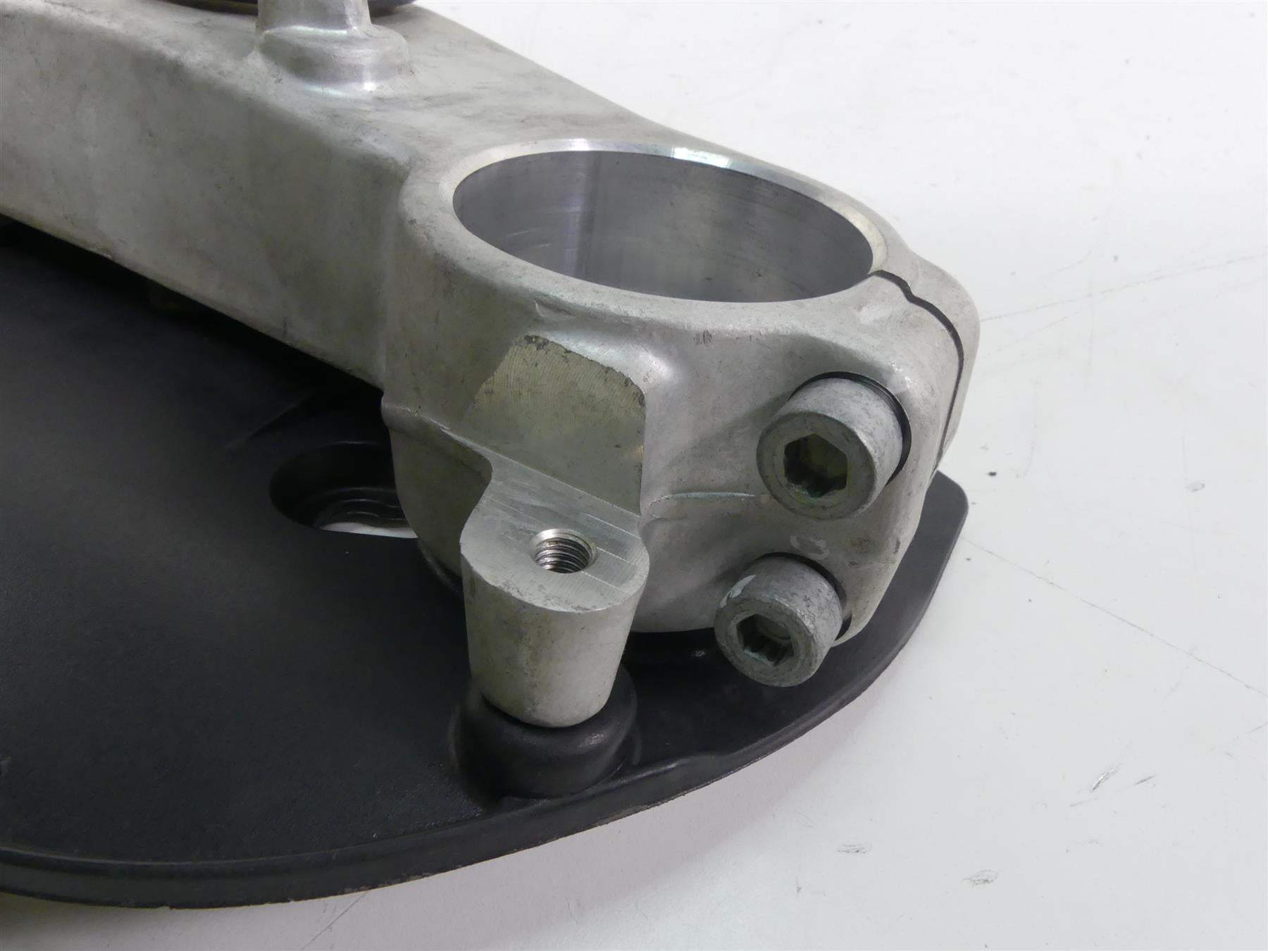2004 Aprilia RSV 2 1000R Mille Lower Triple Tree AP8163122 {{ shop.shopifyCountryName }} - Mototech271