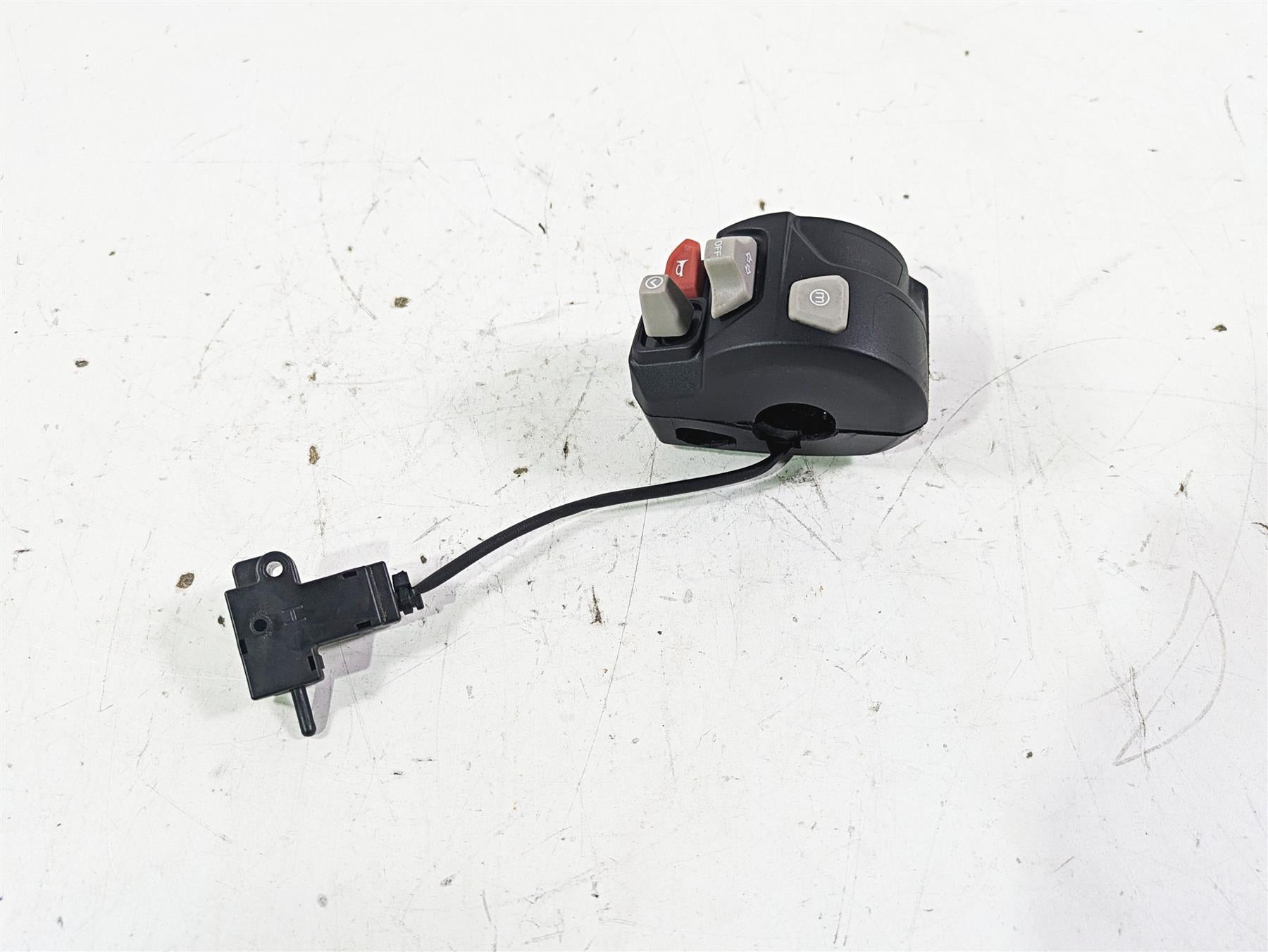 2023 Triumph Street Triple 765 RS Left Turn Signal Control Switch -Read T2044338 {{ shop.shopifyCountryName }} - Mototech271
