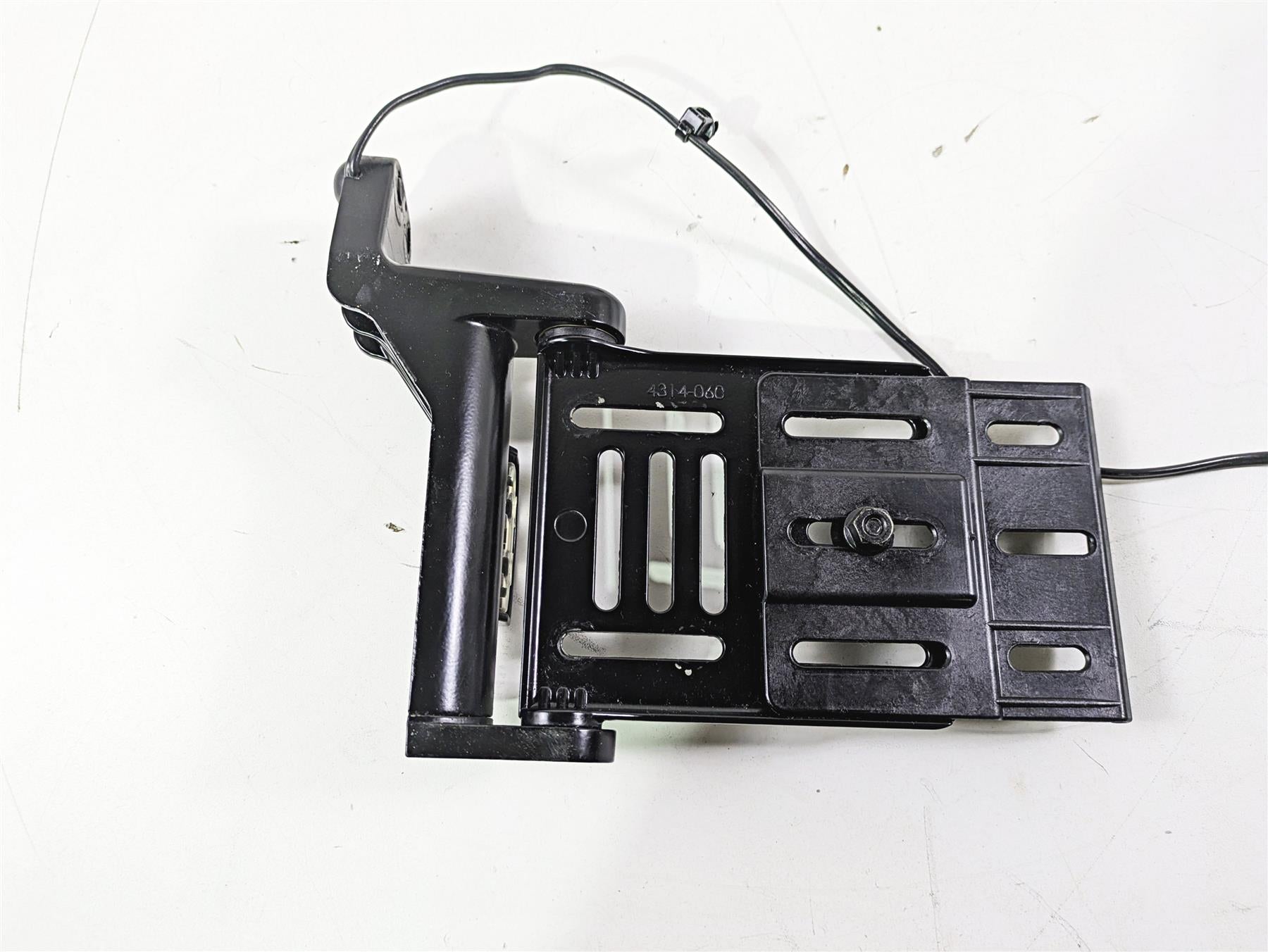 2010 Harley VRSCF Muscle Rod Side License Plate Holder Mount 69390-09 {{ shop.shopifyCountryName }} - Mototech271