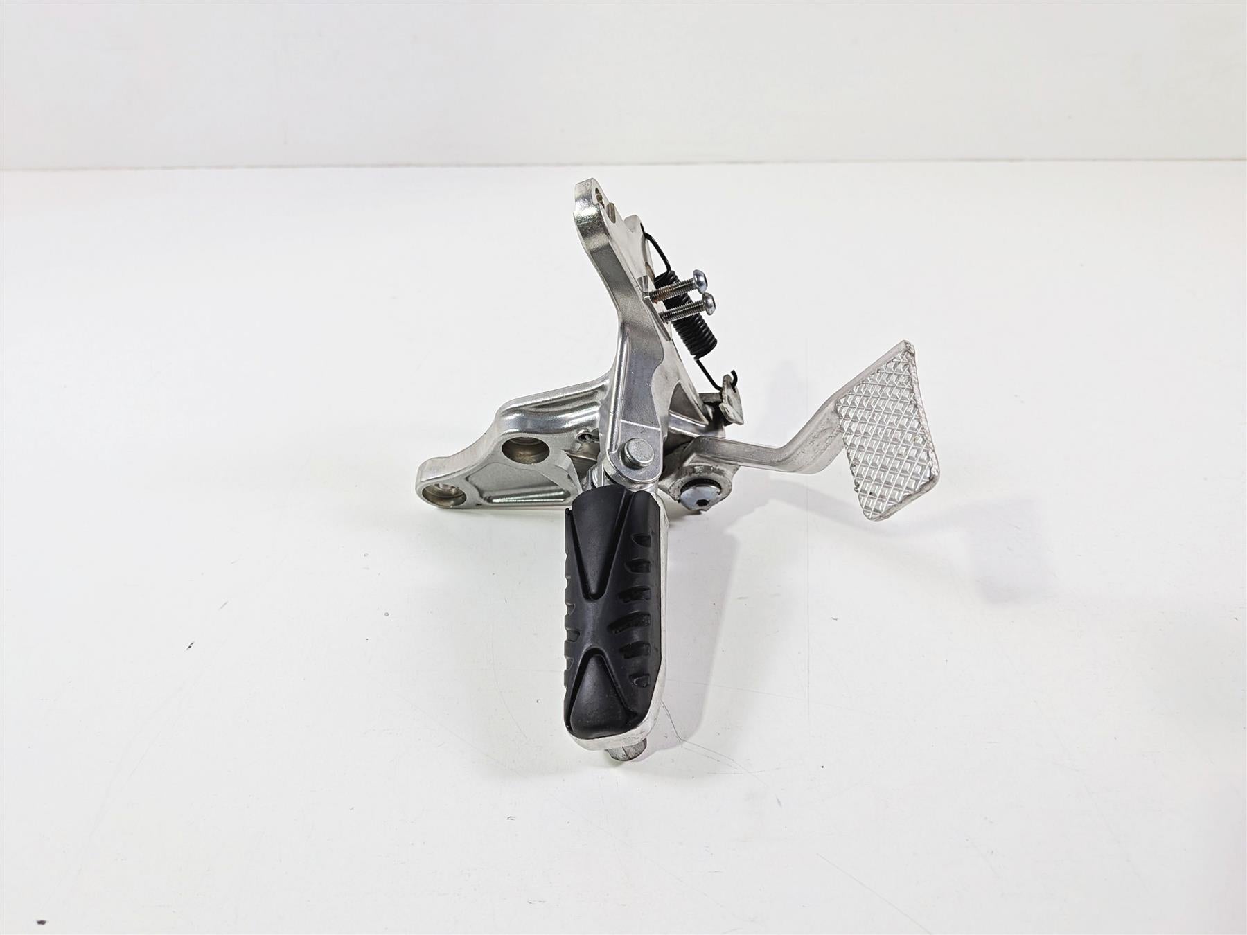 2009 Yamaha VMX17 V-Max 1700 Right Foot Peg Brake Pedal Set 2S3-27443-00-00-Mototech271