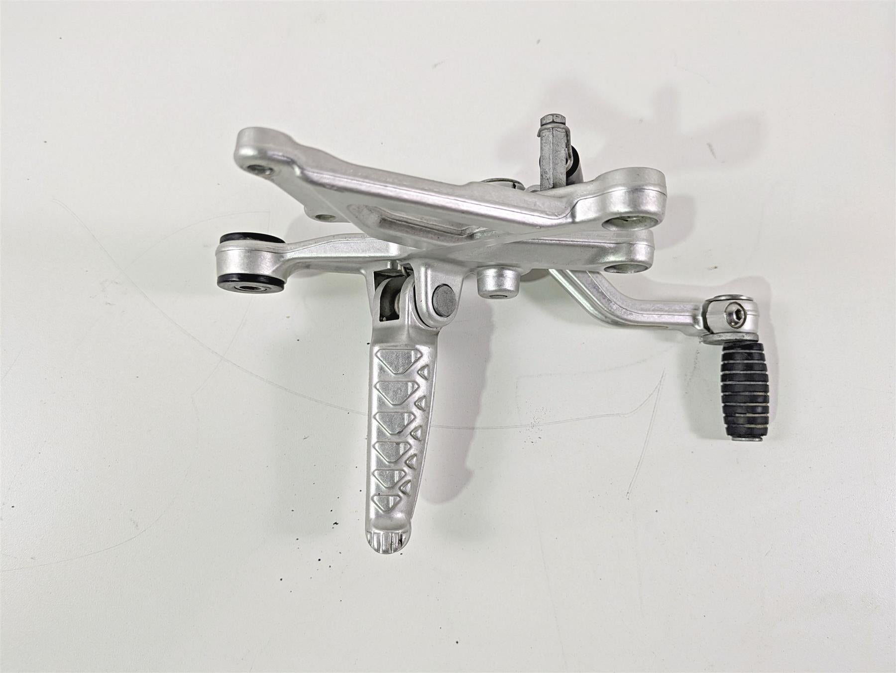2017 Aprilia RSV 1100 Tuono V4 Factory Right Front Footpeg & Brake Ped 858734 {{ shop.shopifyCountryName }} - Mototech271