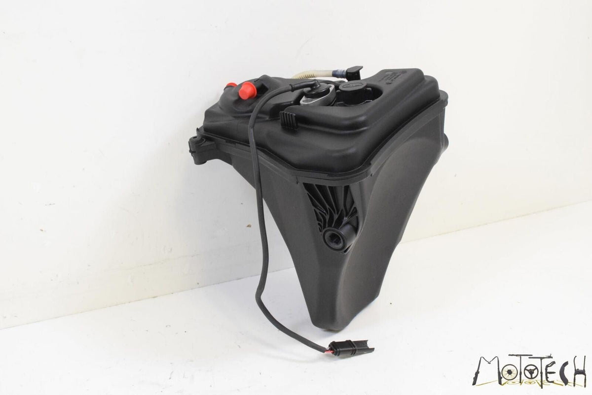2011 BMW K1300S K1300 S K40 Oil Tank Reservoir Assembly 17218529840 {{ shop.shopifyCountryName }} - Mototech271