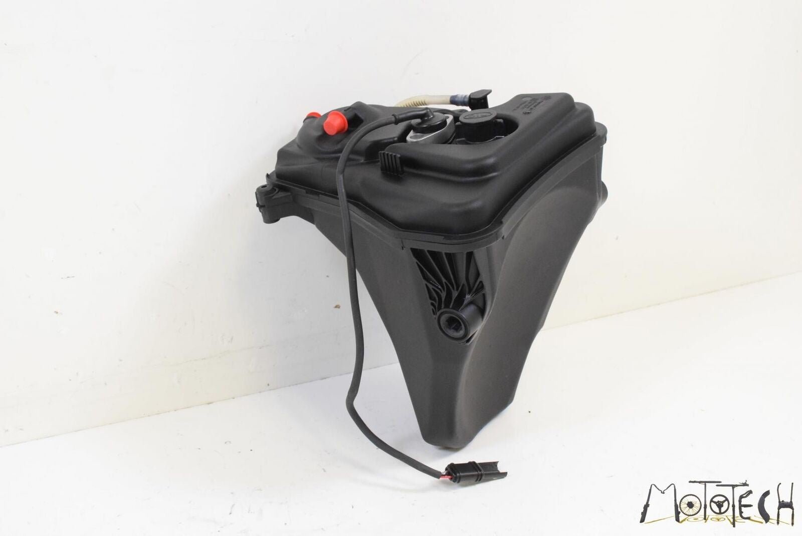 2011 BMW K1300S K1300 S K40 Oil Tank Reservoir Assembly 17218529840 {{ shop.shopifyCountryName }} - Mototech271