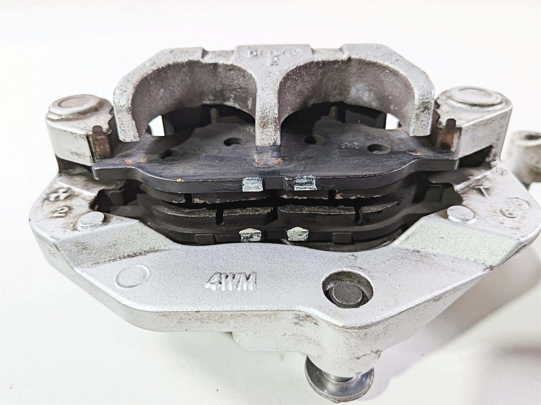 2006 Yamaha XVZ1300 Royal Star Front Brake Calipers 4WM-2580T-01 4WM-2580U-01 {{ shop.shopifyCountryName }} - Mototech271
