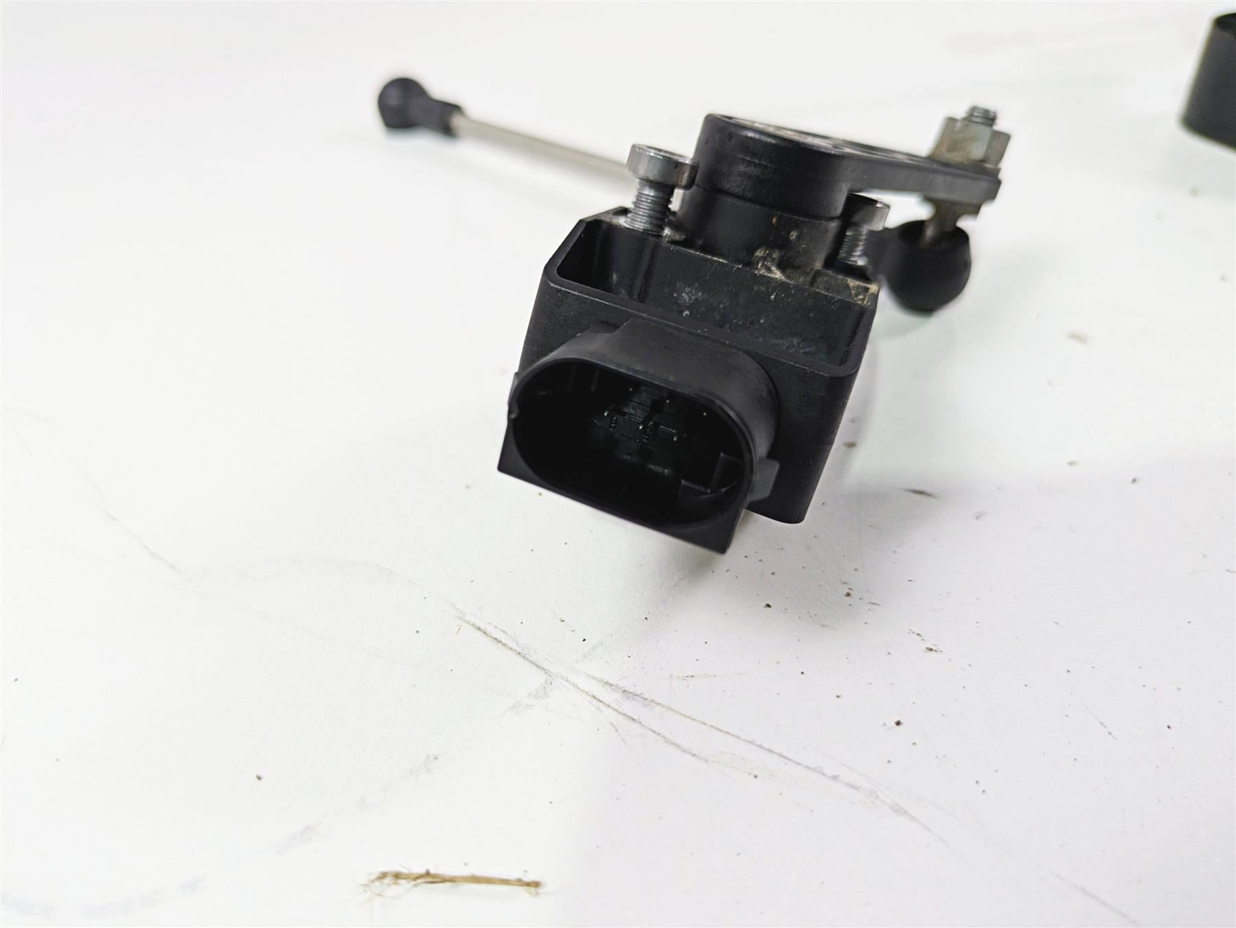 2015 BMW R1200 GS Adv K51 Front & Rear Leveling Sensor 37146860843 & 37146870000 {{ shop.shopifyCountryName }} - Mototech271