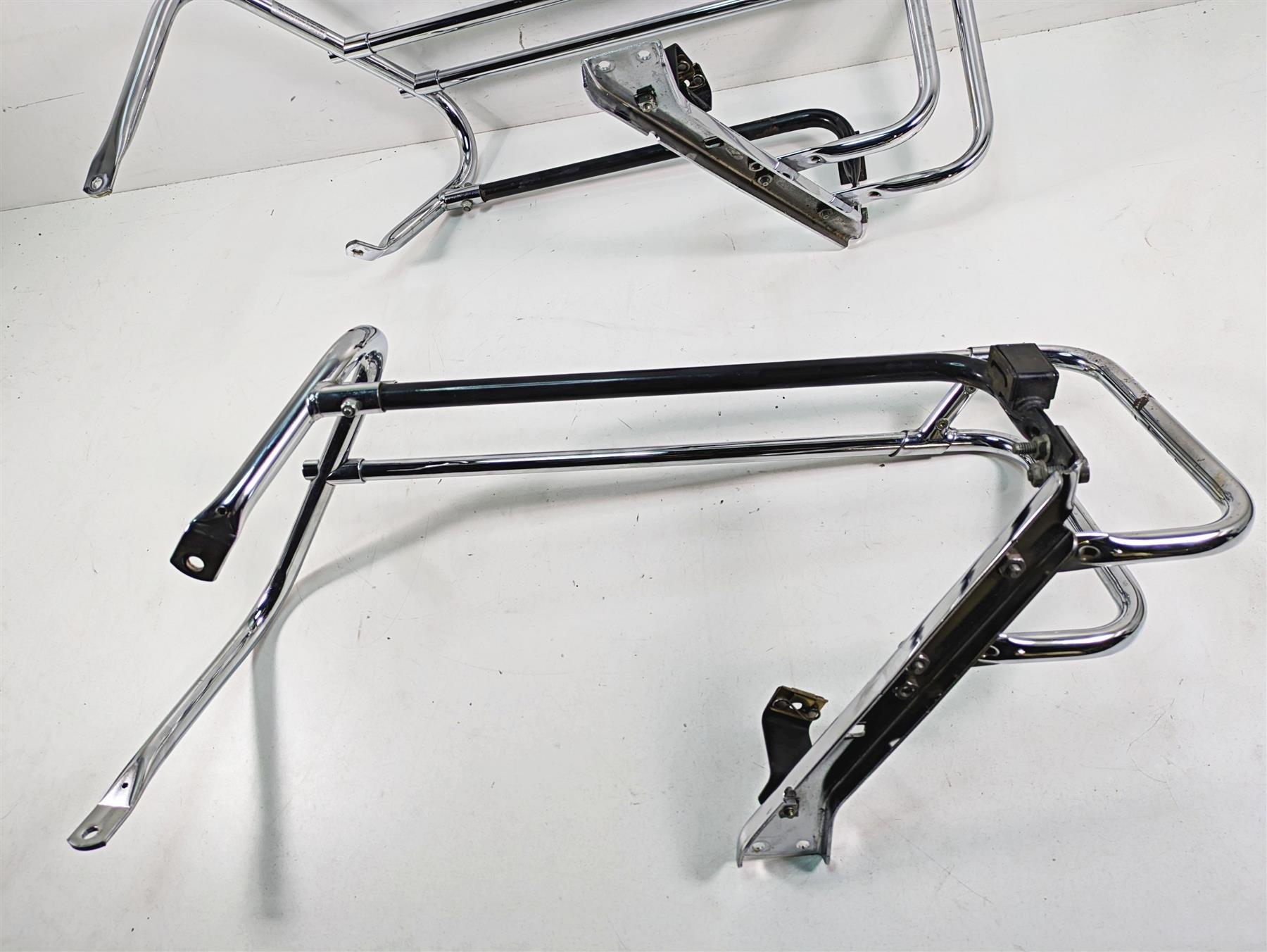 2006 Harley Touring FLHTCUI Electra Glide Saddlebag Guard Rail Set 49172-97 {{ shop.shopifyCountryName }} - Mototech271