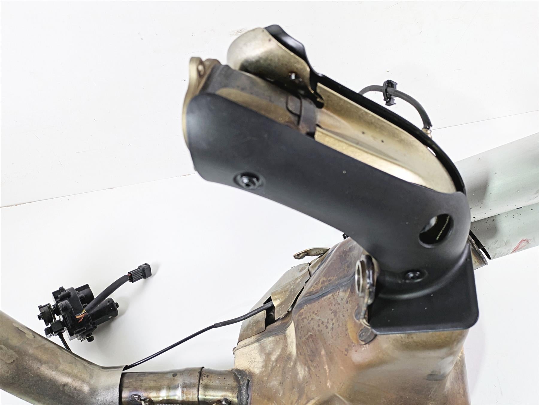 2019 Ducati Supersport 939 S Exhaust System Header Muffler + Servo 57314392A {{ shop.shopifyCountryName }} - Mototech271