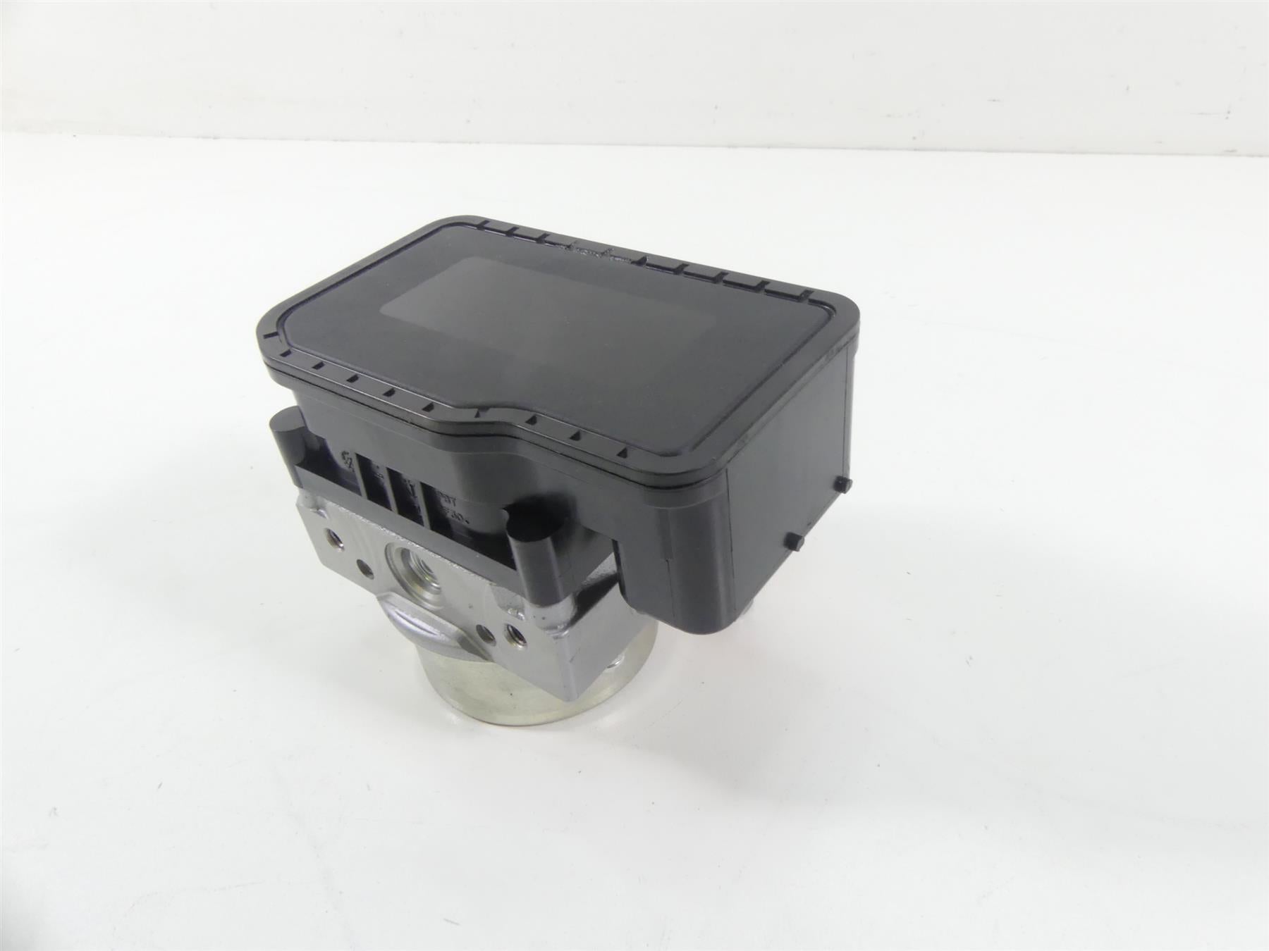 2015 Triumph 1050 Speed Triple R Nissin Abs Brake Pump Module T2024104 {{ shop.shopifyCountryName }} - Mototech271