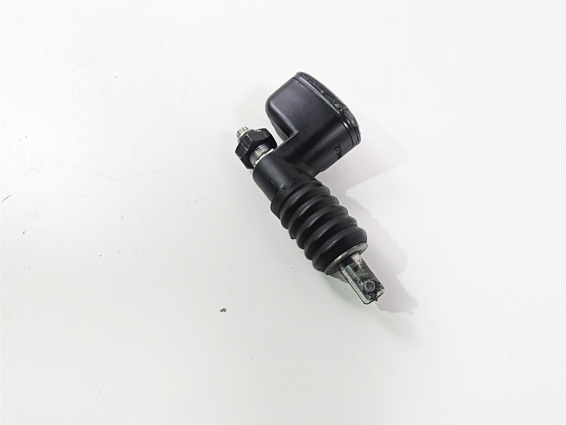 2001 Harley Touring FLHX Street Glide Rear Brake Master Cylinder 41755-99F {{ shop.shopifyCountryName }} - Mototech271