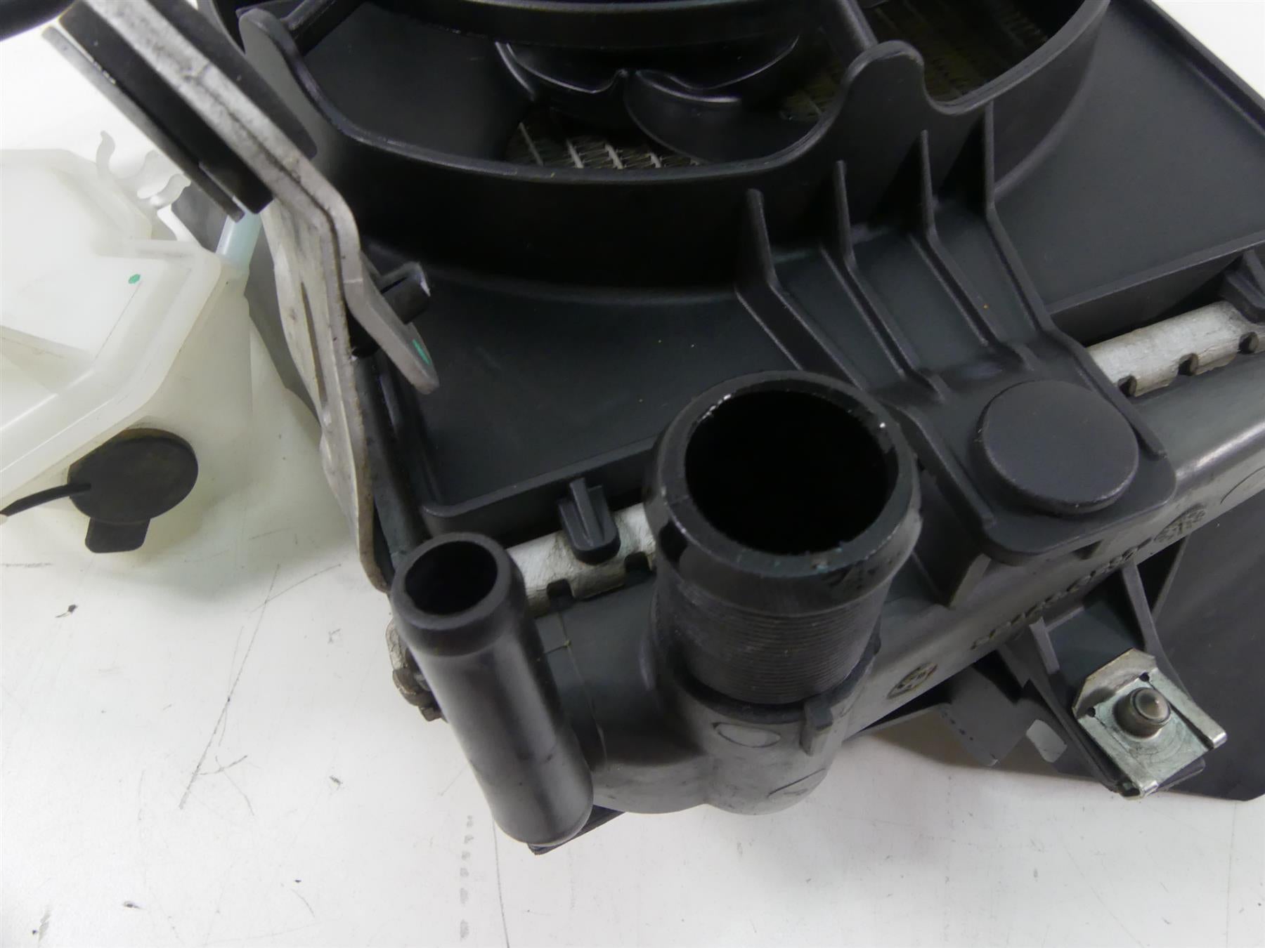 2016 BMW R1200GS K50 Right Side Radiator + Reservoir & Hoses Set 17118546416 {{ shop.shopifyCountryName }} - Mototech271