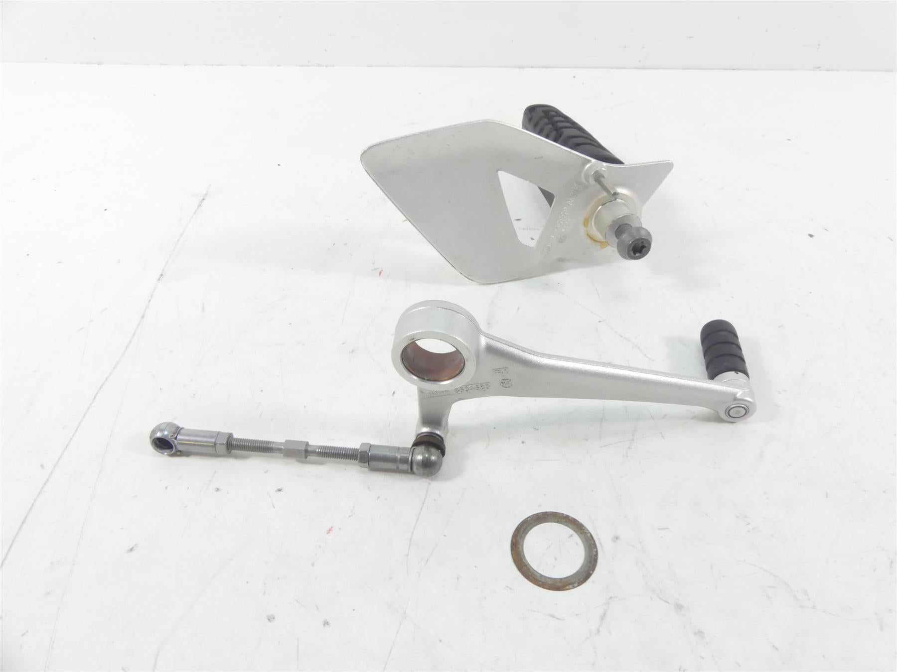 2017 BMW R1200RT K52 Front Left Footpeg & Shifter 46718535641 46718560383 {{ shop.shopifyCountryName }} - Mototech271