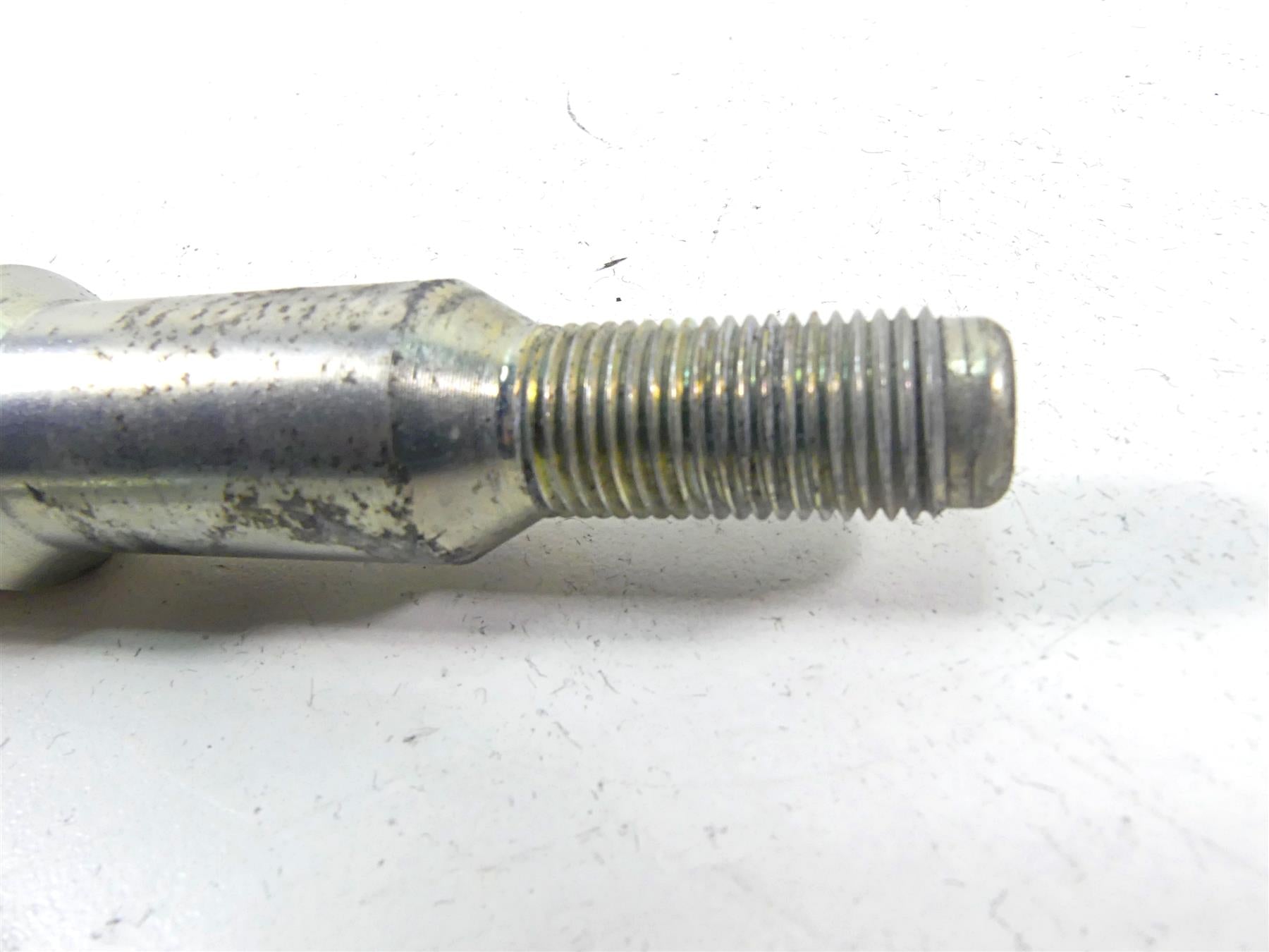2004 Harley Touring FLHTCUI Electra Glide Front 1" Axle Wheel Spindle 43364-00 {{ shop.shopifyCountryName }} - Mototech271