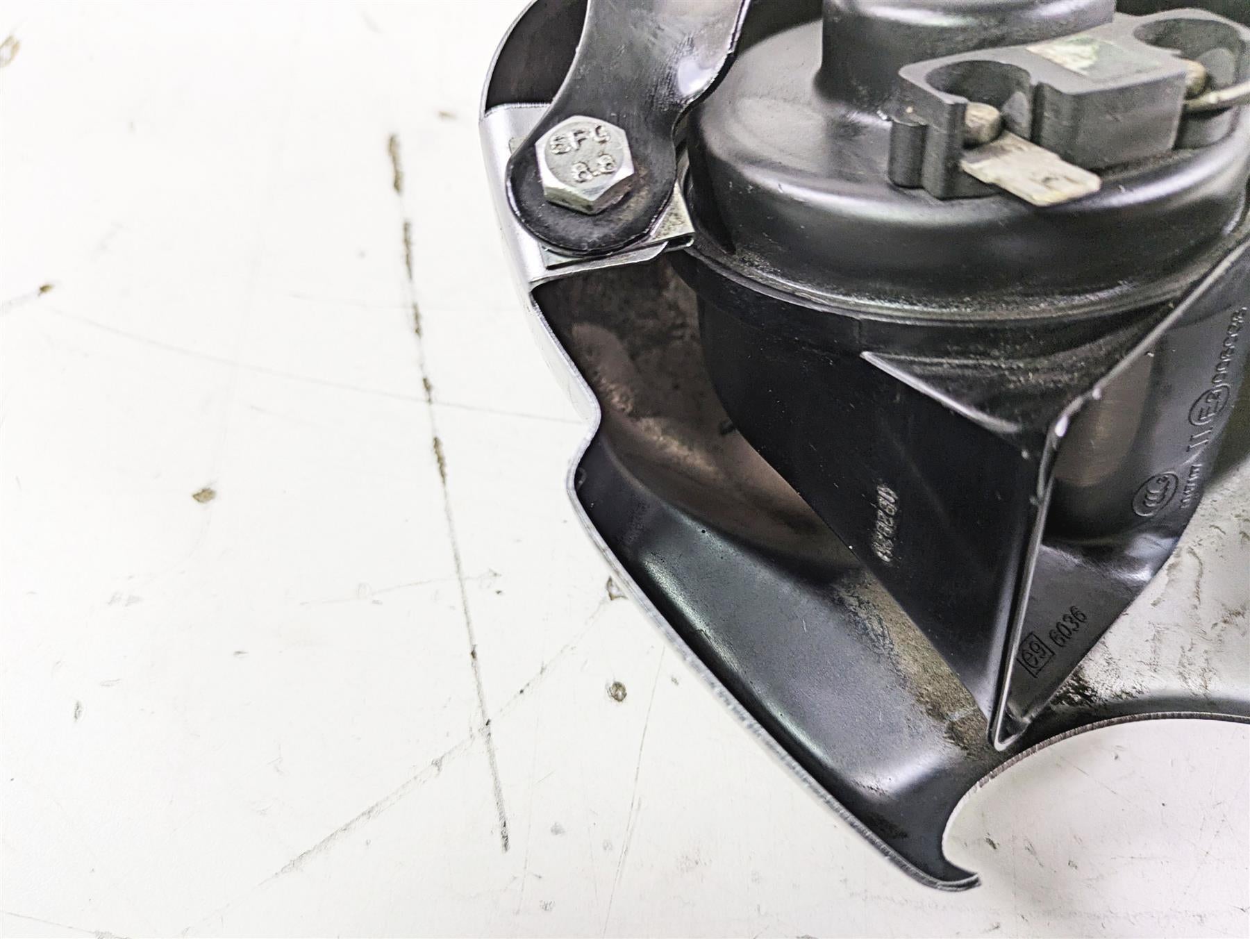 2012 Harley VRSCF Muscle V Rod Horn & Cover 69053-09 {{ shop.shopifyCountryName }} - Mototech271