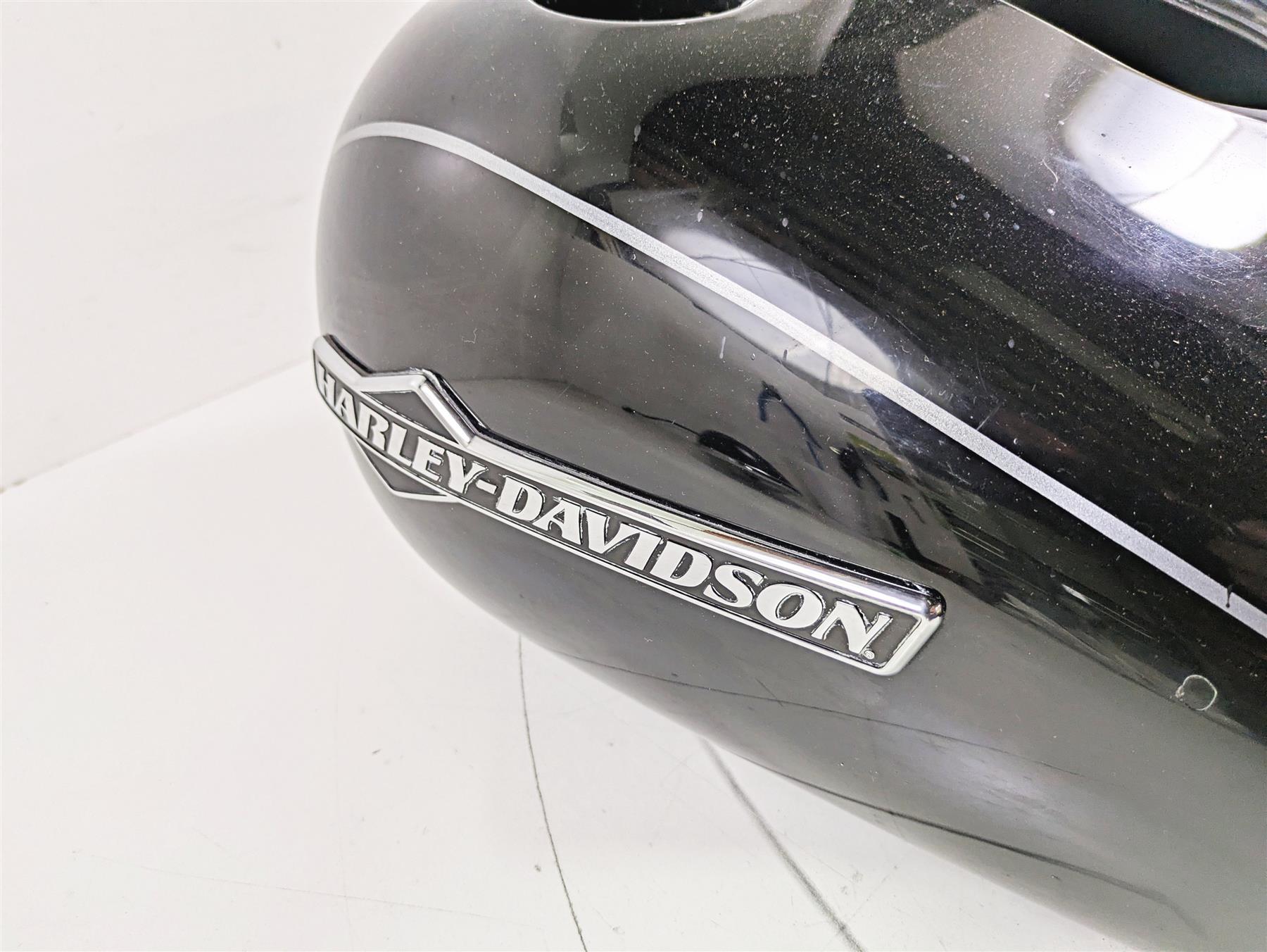 2011 Harley FXDC Dyna Super Glide Fuel Gas Petrol Tank READ 61000705 {{ shop.shopifyCountryName }} - Mototech271