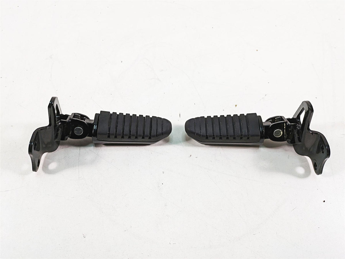 2016 Suzuki M109R VZR1800 Rear Passenger Footpeg Set 43600-48G00 43700-48G00 {{ shop.shopifyCountryName }} - Mototech271